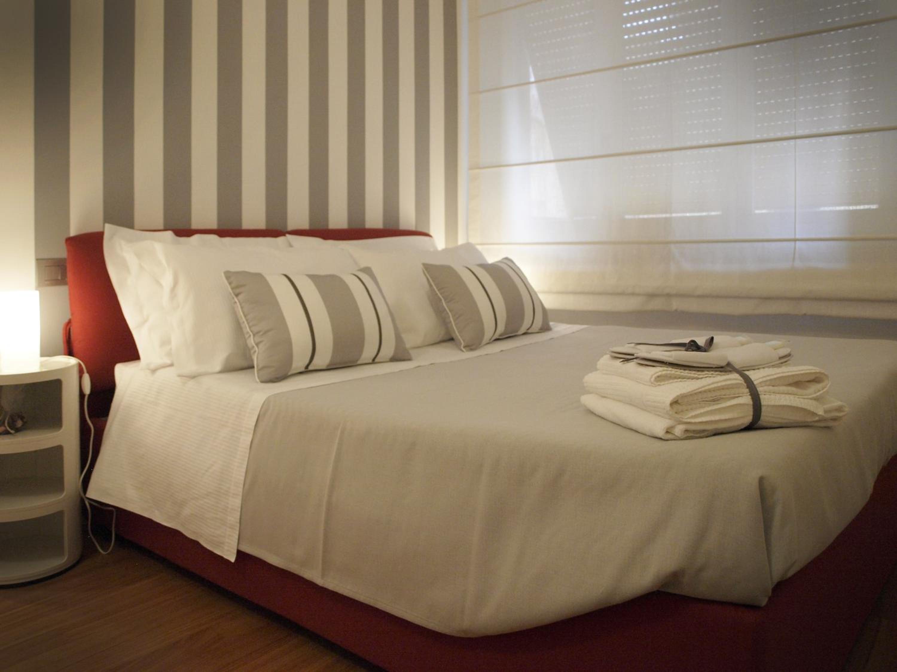 One-Bedroom Apartment with Terrace and City View