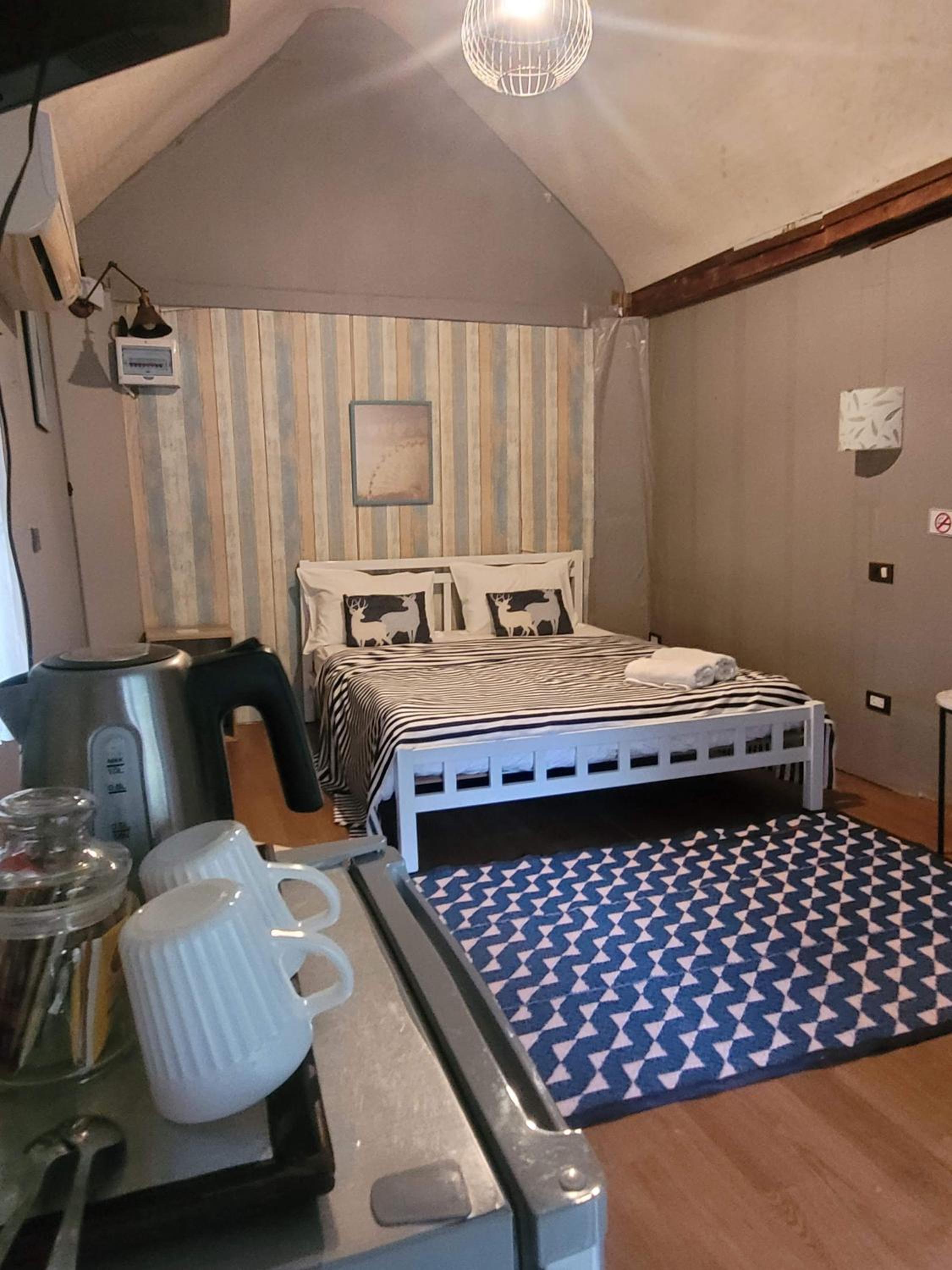 One-Bedroom House photo 1
