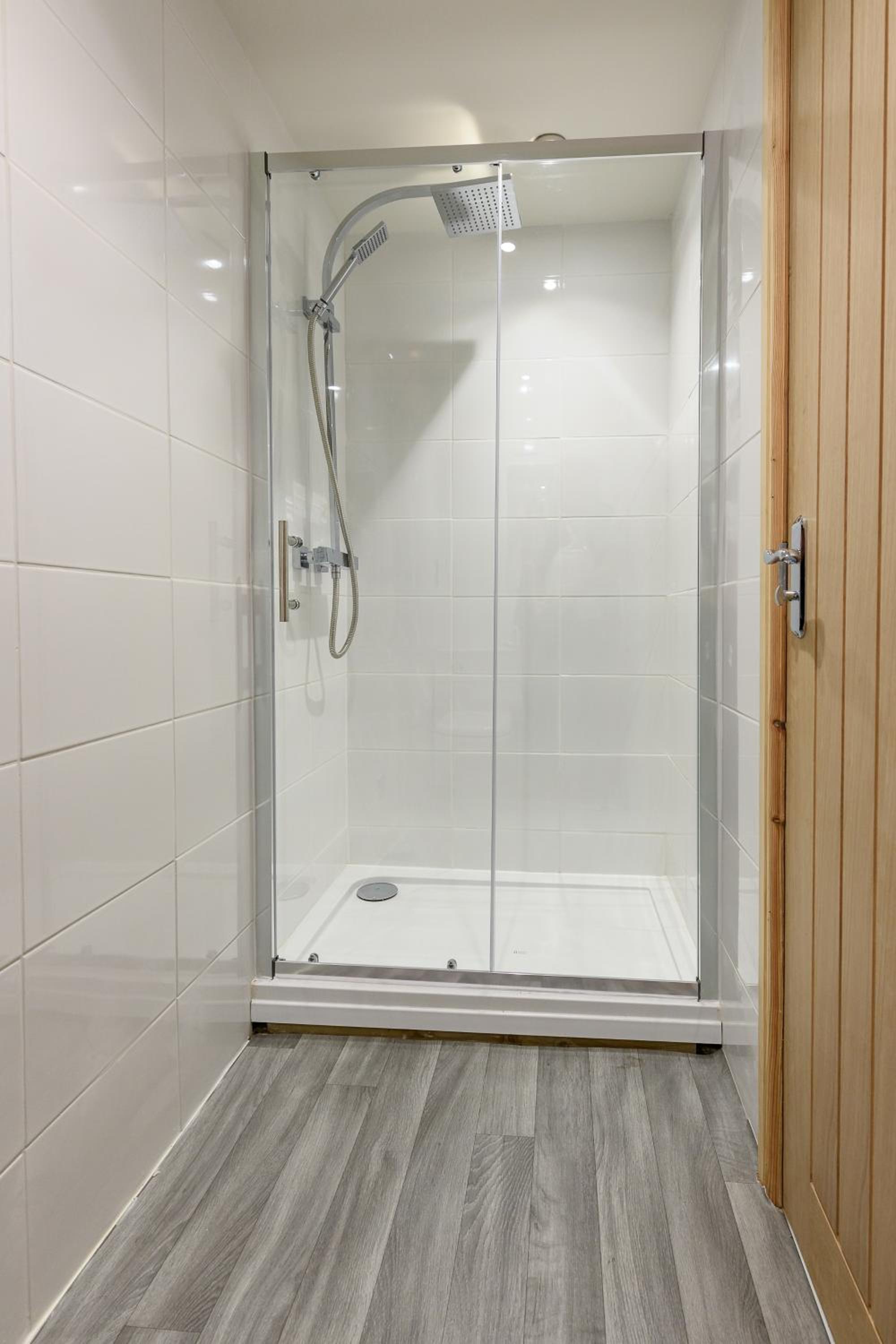 Double Room with Private Bathroom - Photo 5