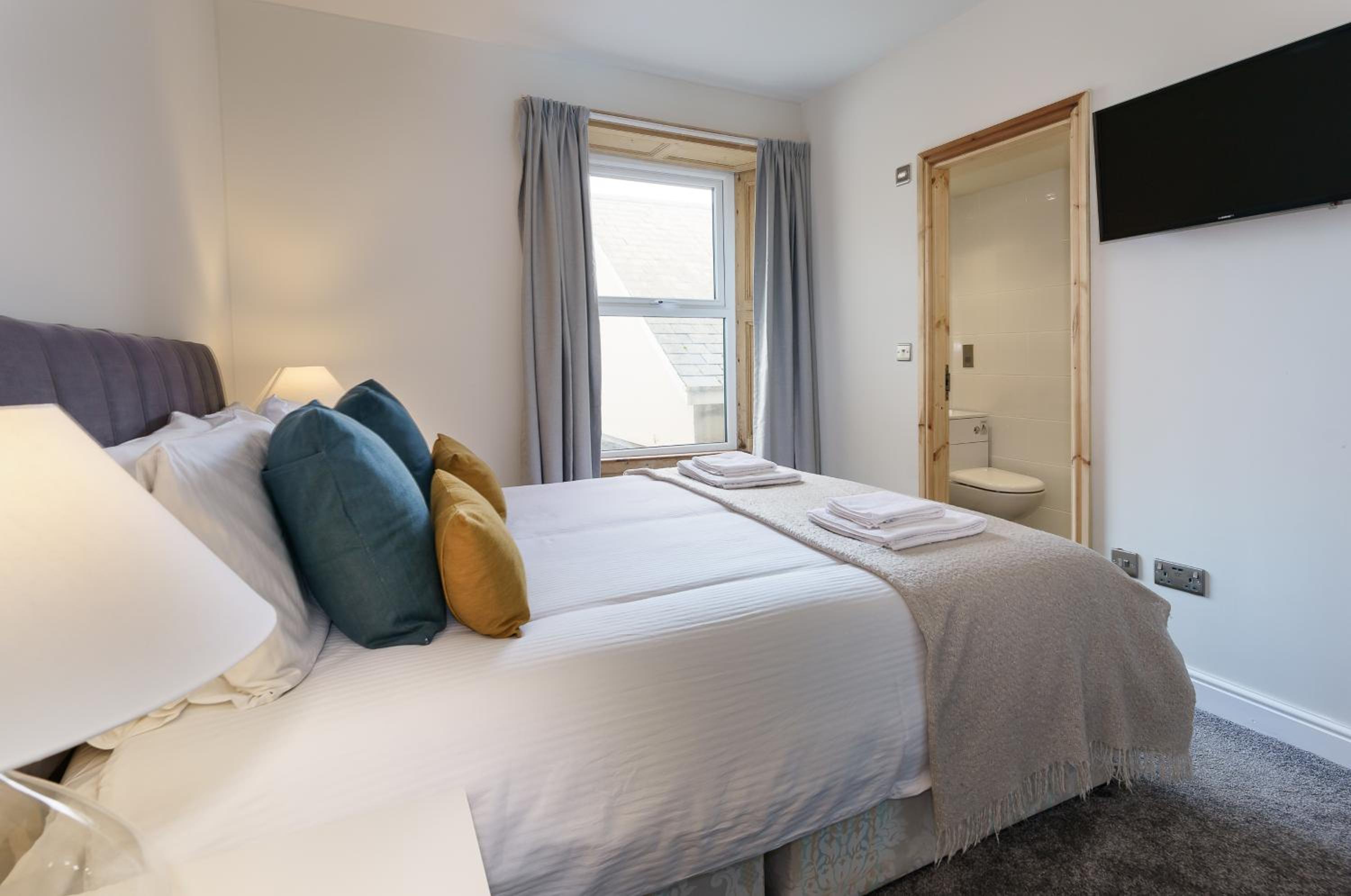 Double Room with Private Bathroom - Photo 7