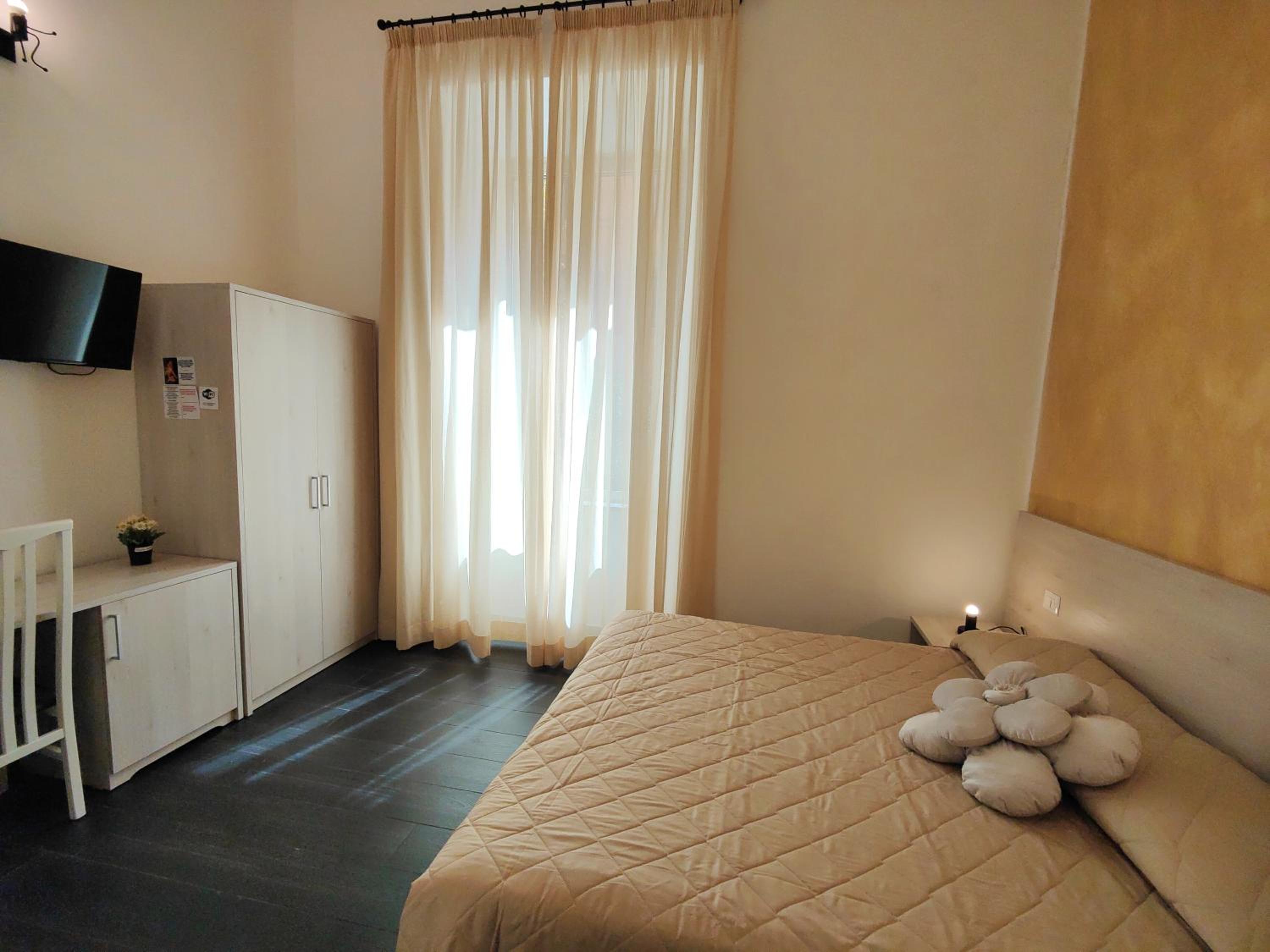 Standard Double Room photo 2