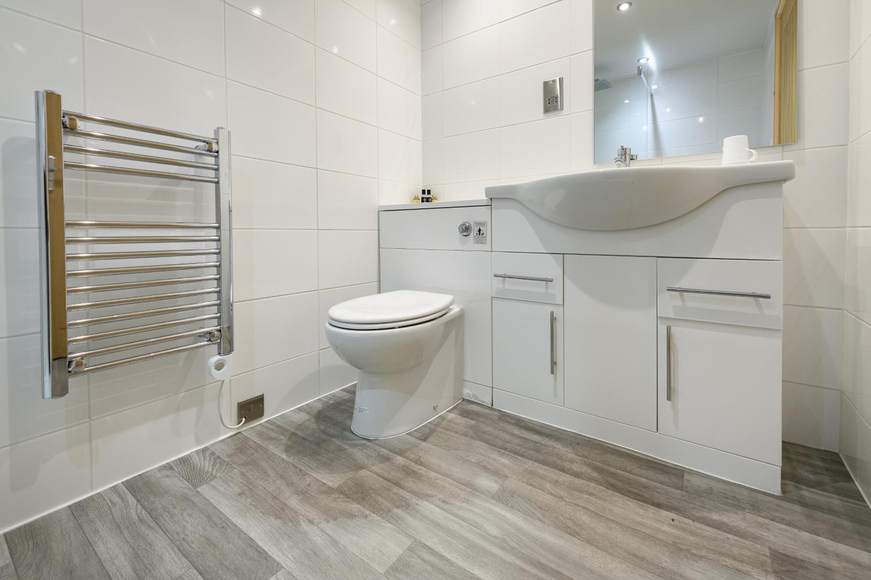 Twin Room with Bathroom - Photo 3
