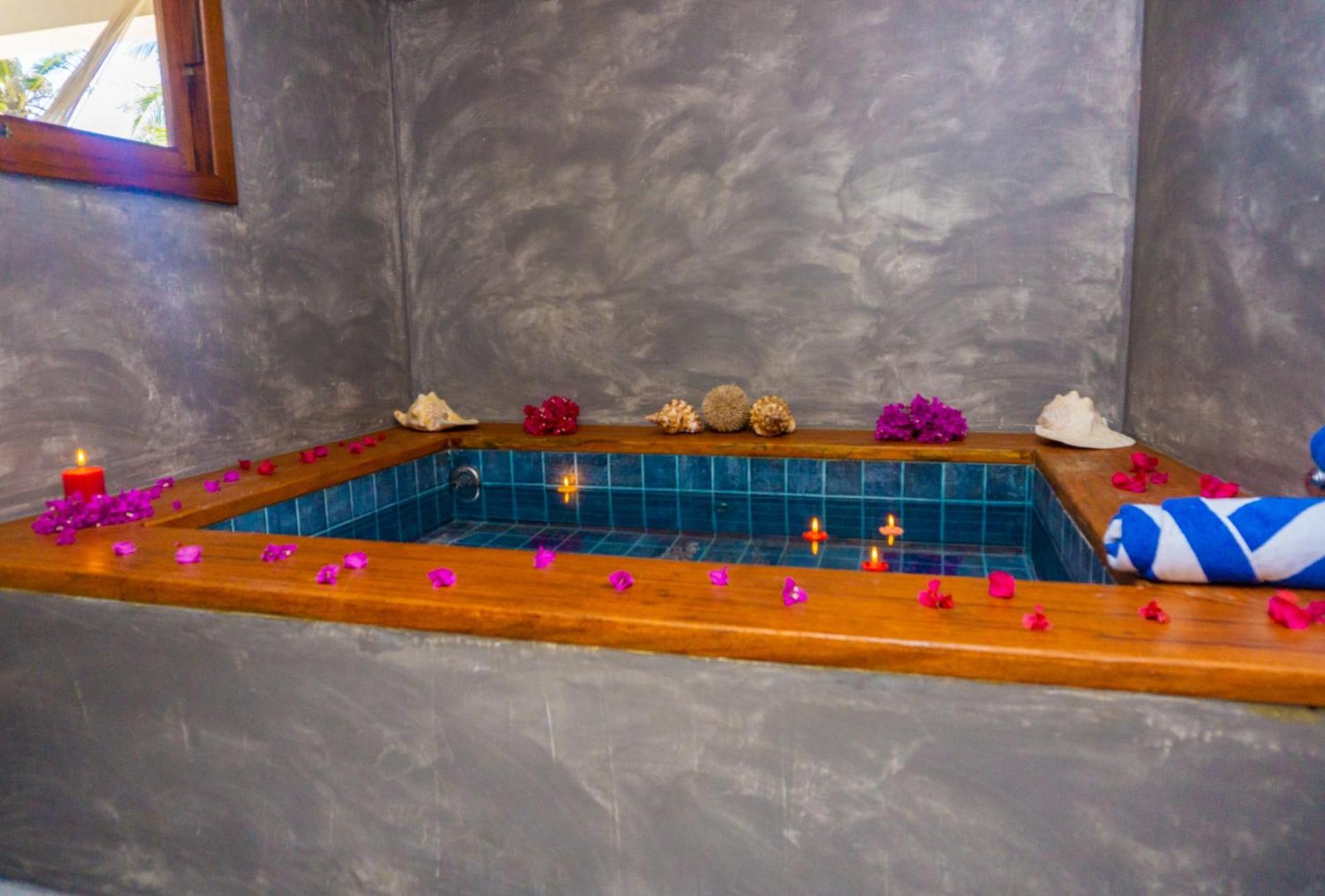 Deluxe Junior Suite - Photo 9