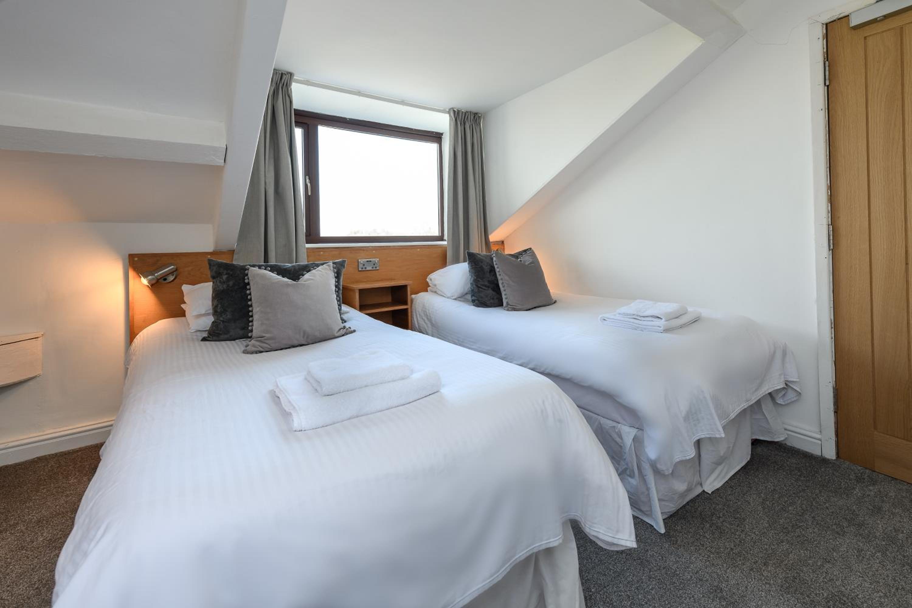 Budget Twin Room - Photo 5