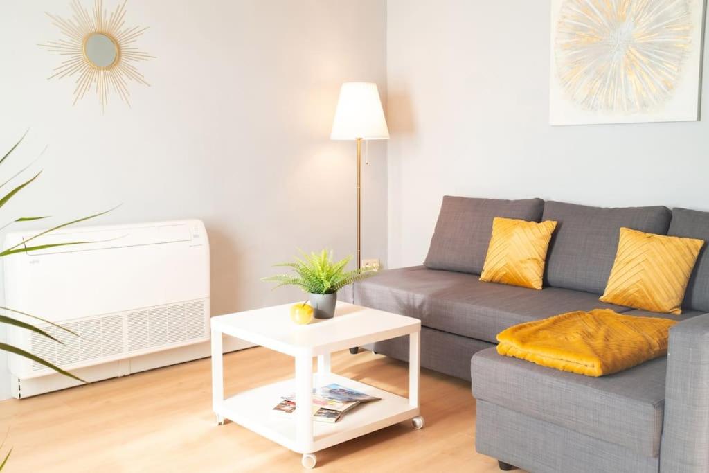 One-Bedroom Apartment photo 1