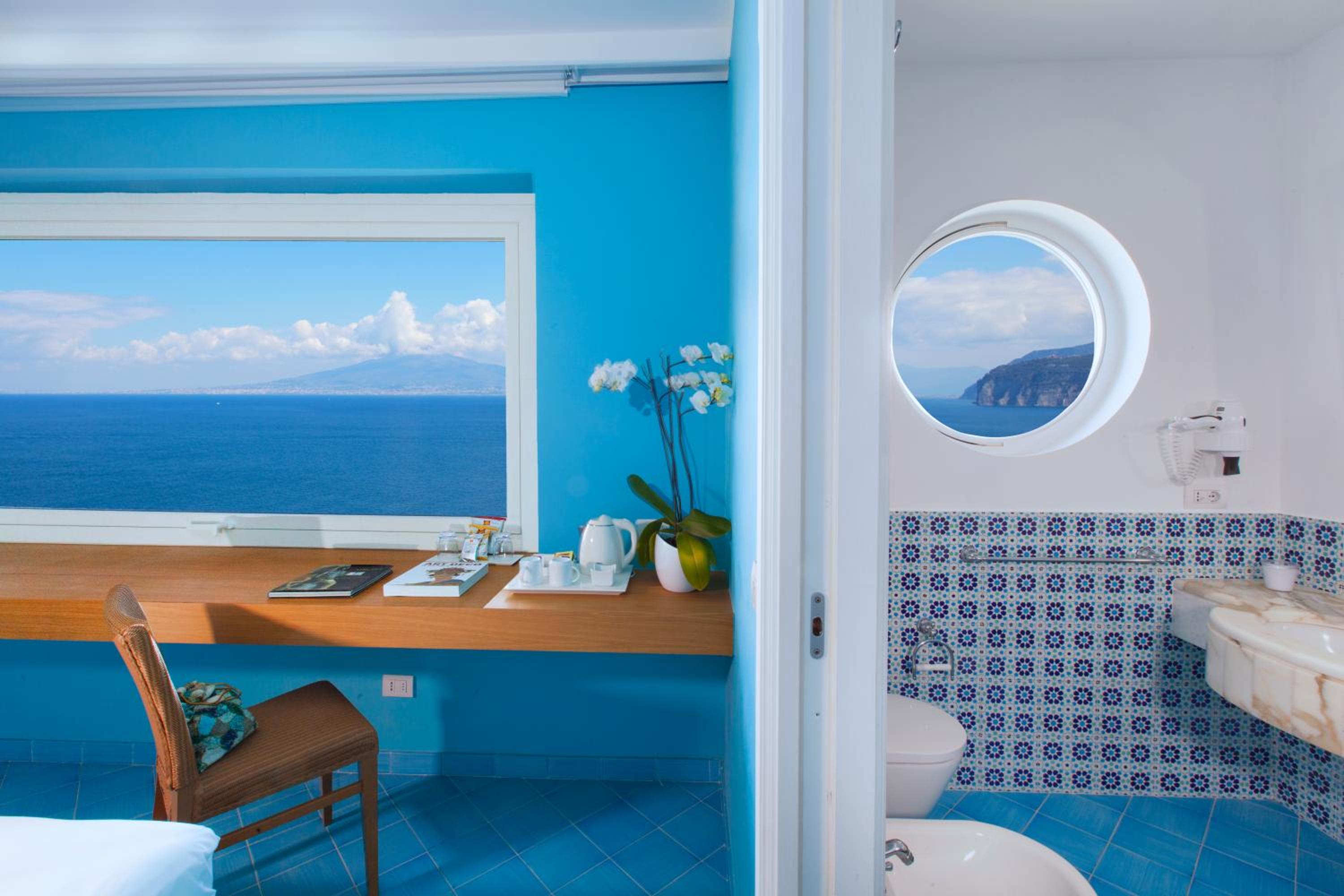 Comfort Double Room with Sea View - Photo 4
