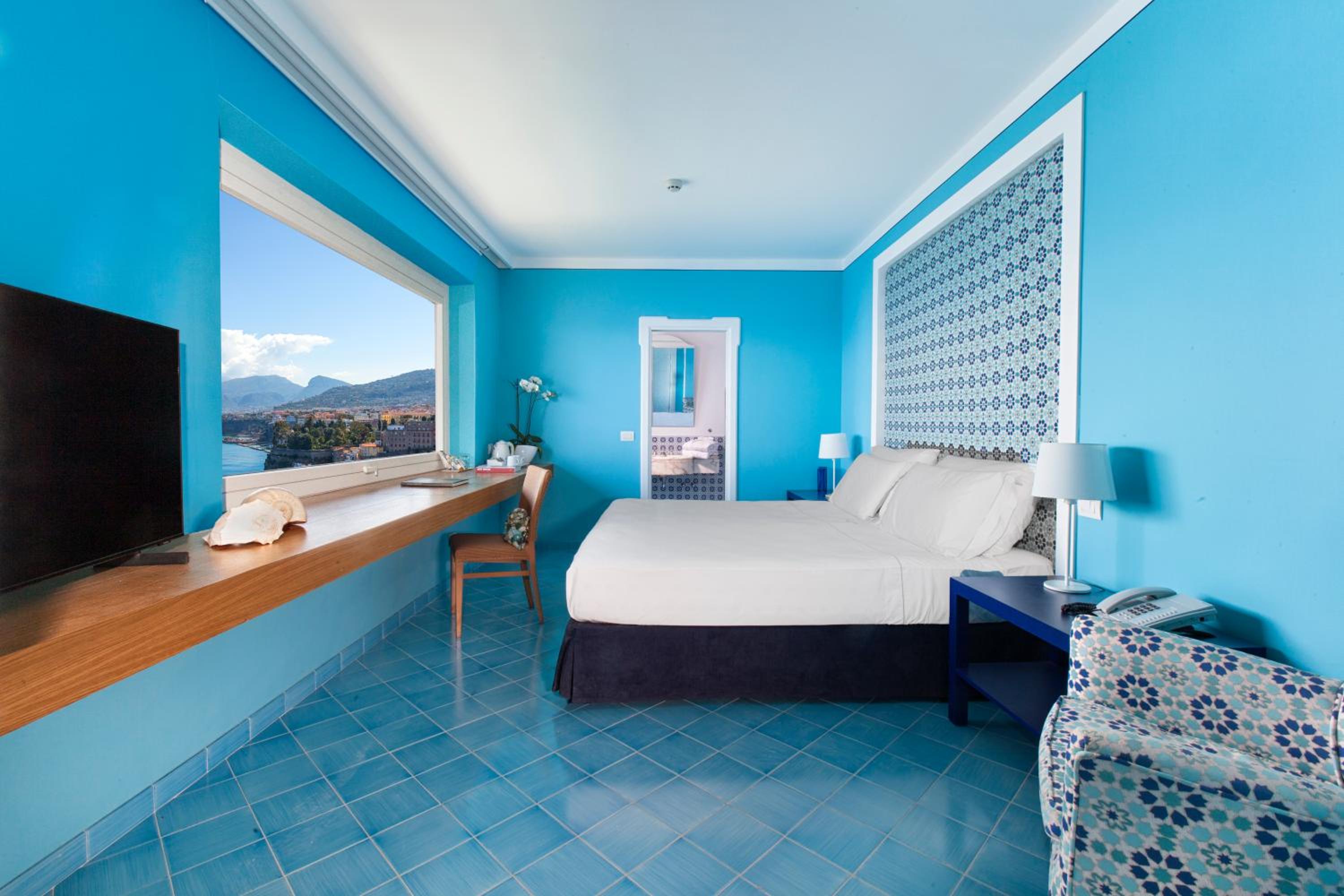 Comfort Double Room with Sea View - Photo 3