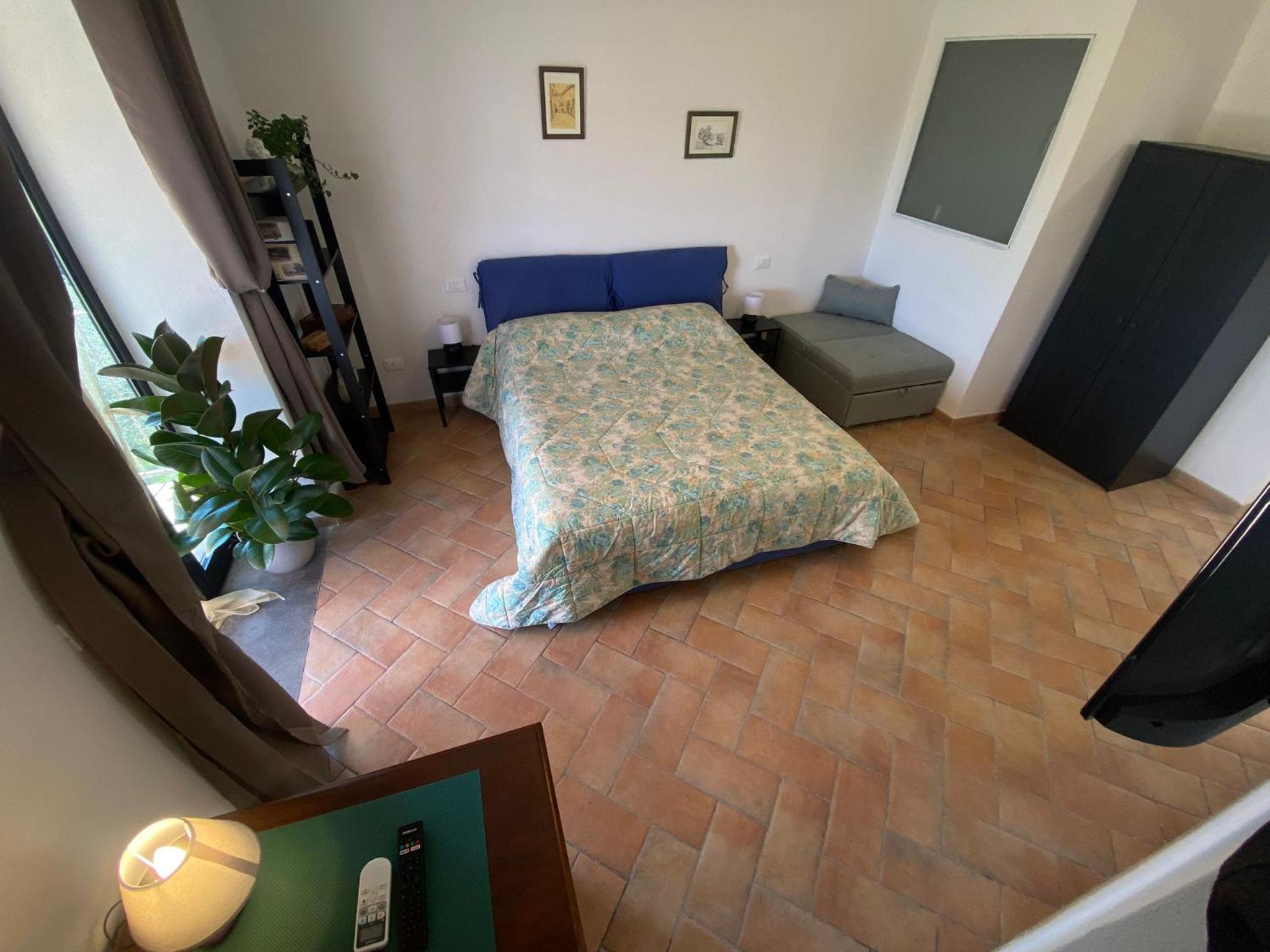 One-Bedroom Apartment photo 2