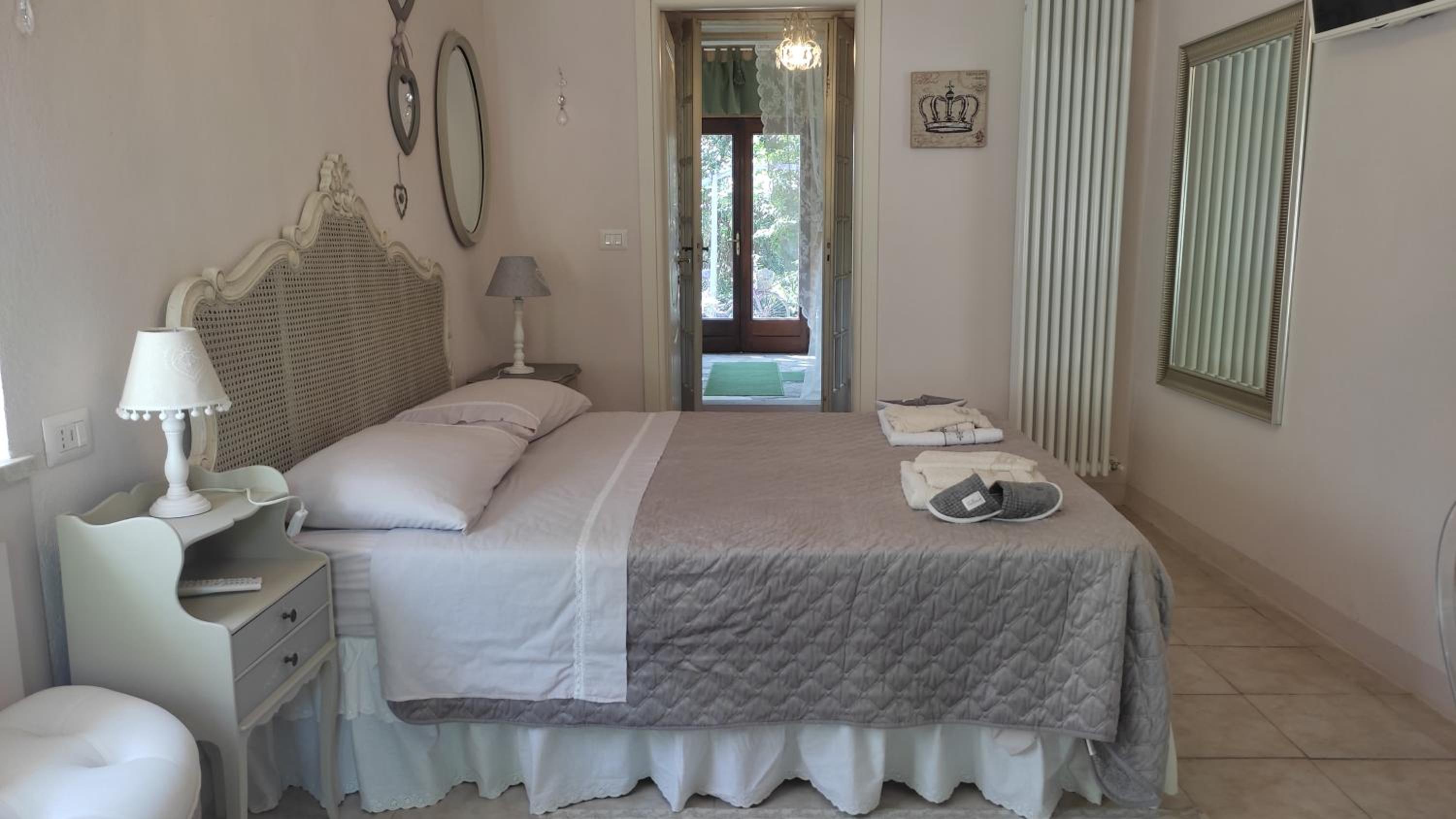 Double Room with Patio photo 1