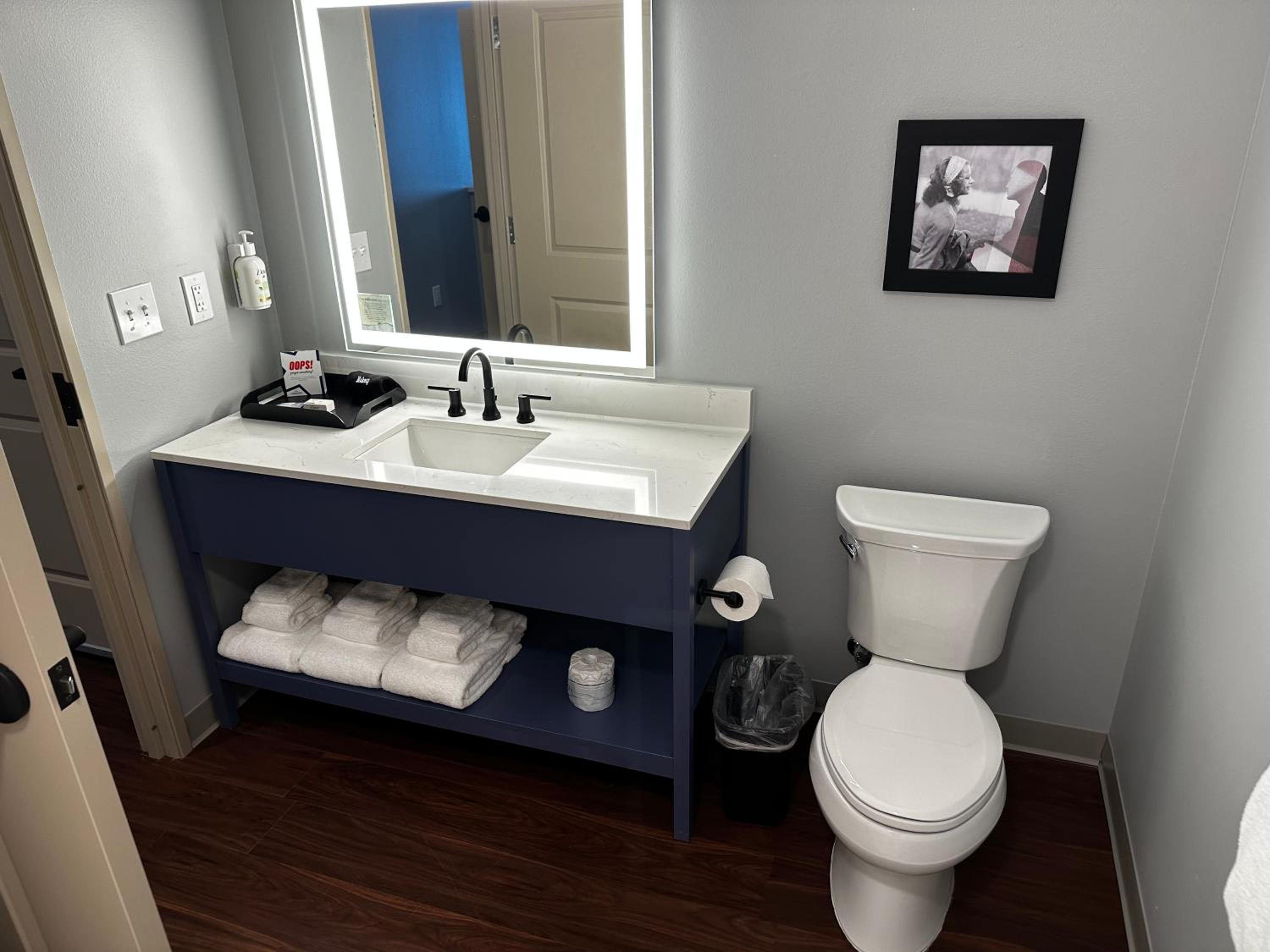 Queen Room with Two Queen Beds - Hearing Accessible/Non-Smoking - Photo 7