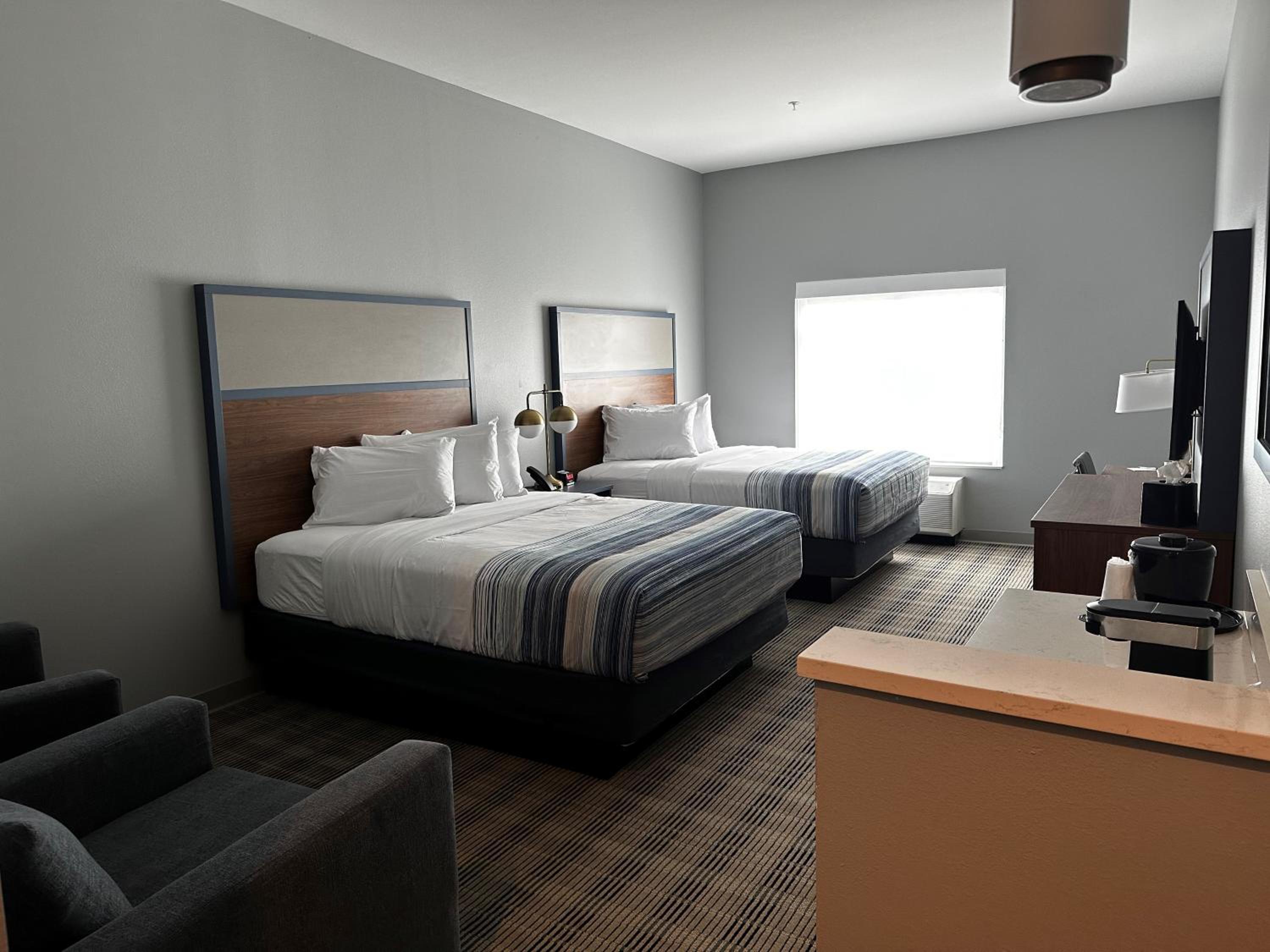 Queen Room with Two Queen Beds - Hearing Accessible/Non-Smoking - Photo 4