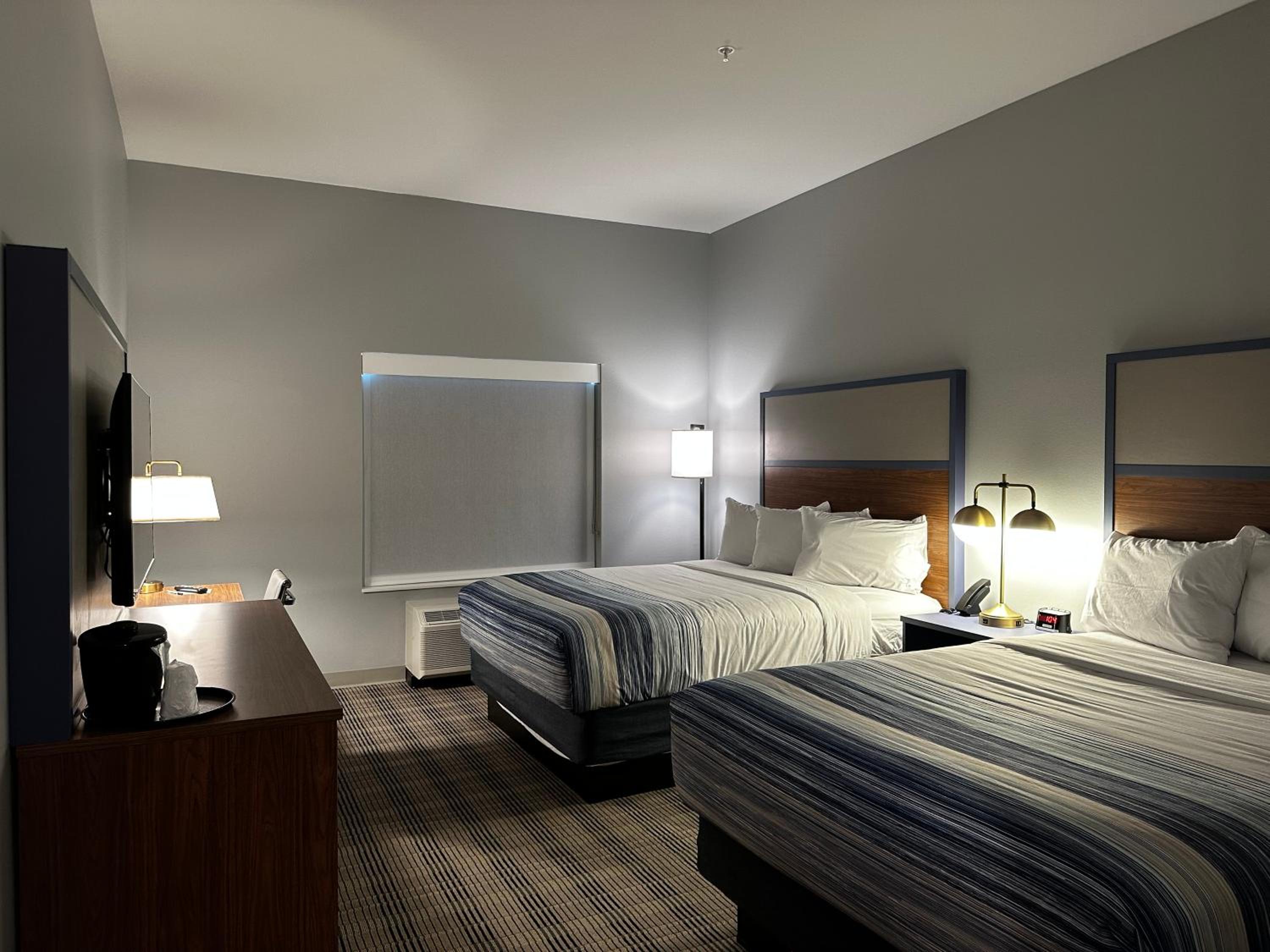 Queen Room with Two Queen Beds - Hearing Accessible/Non-Smoking - Photo 2
