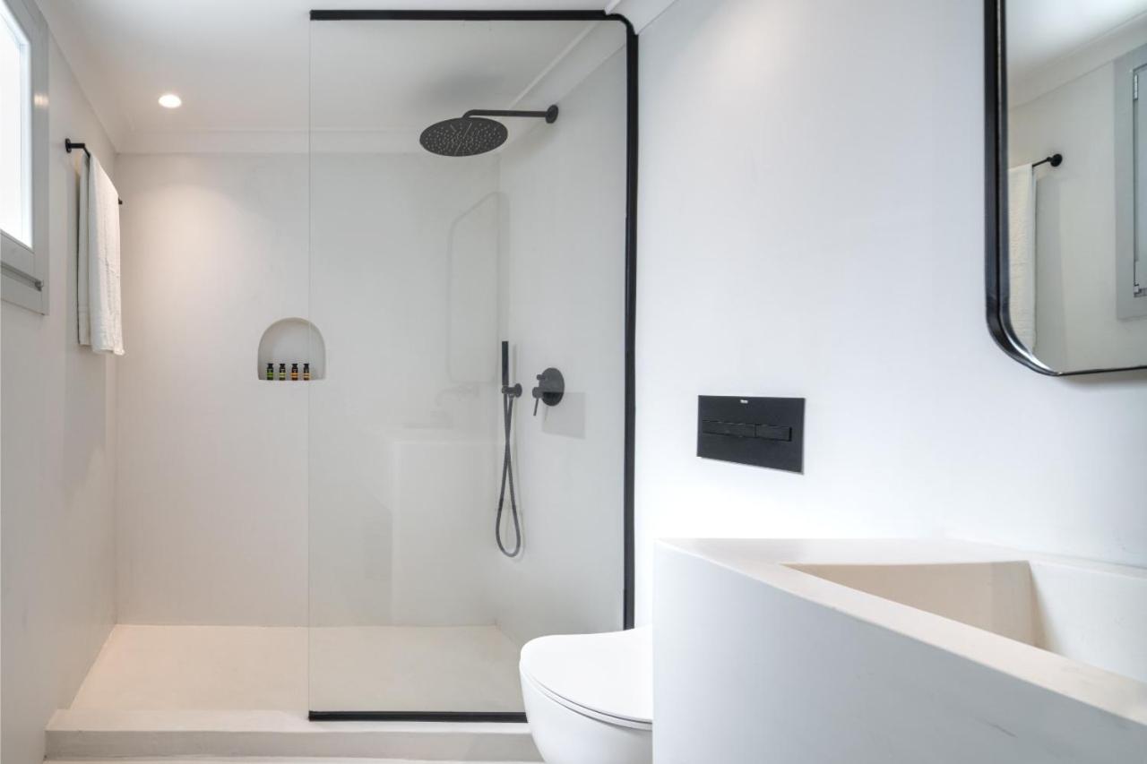 Deluxe Suite with Outdoor Jetted Tub & Caldera View - Photo 10