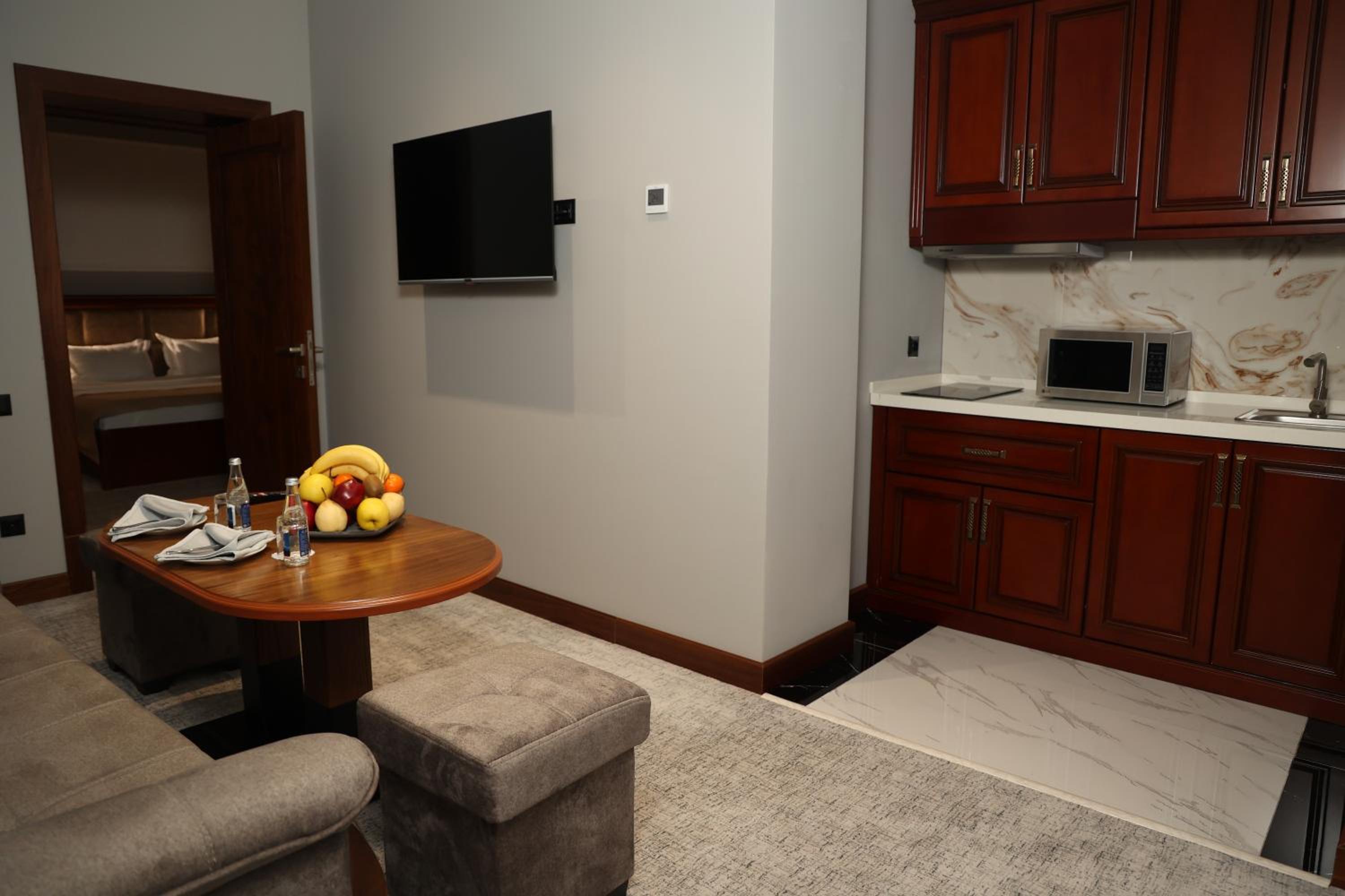 Executive Suite - Photo 13