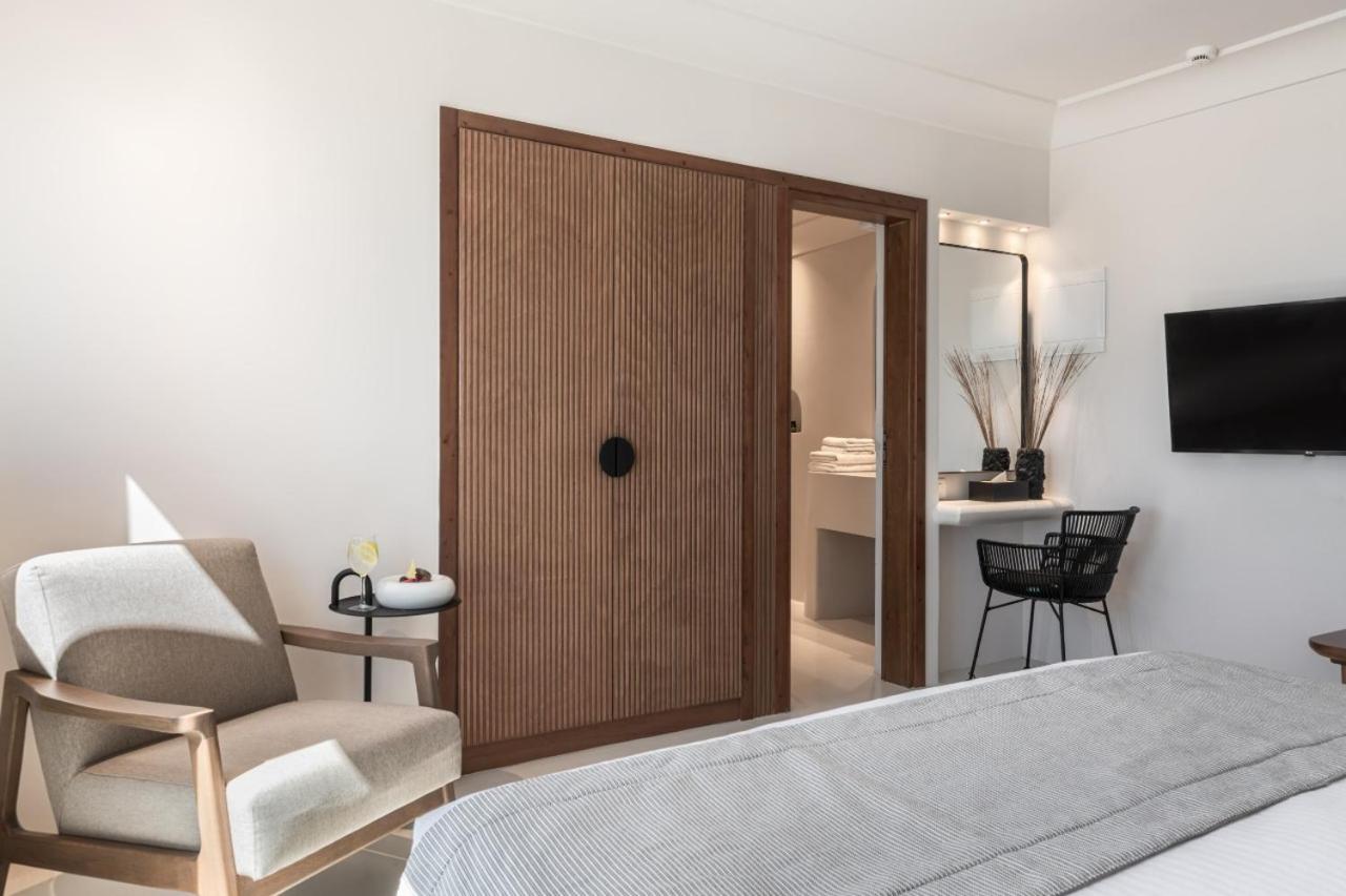 Superior Suite with Caldera View - Photo 20