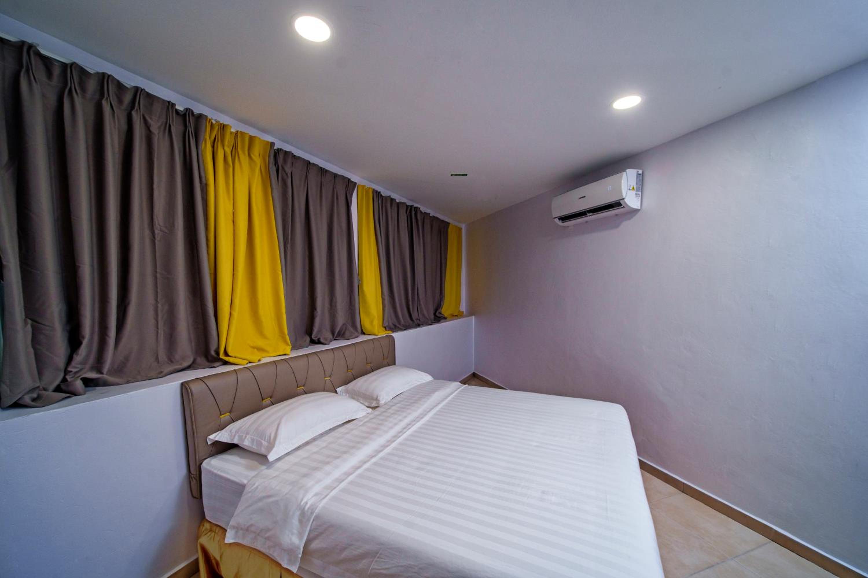 Deluxe King Room - Photo 2