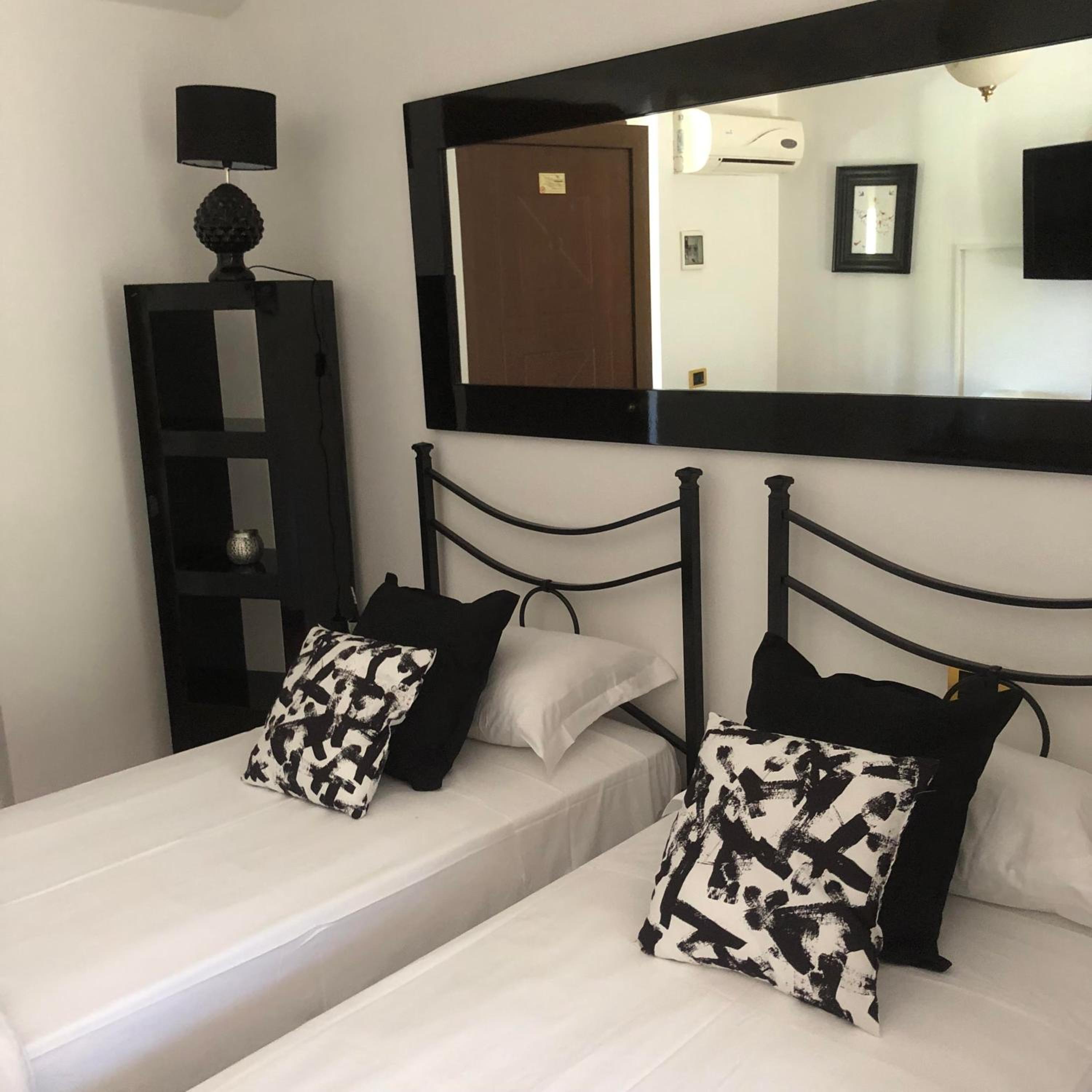 Double Room - Photo 5