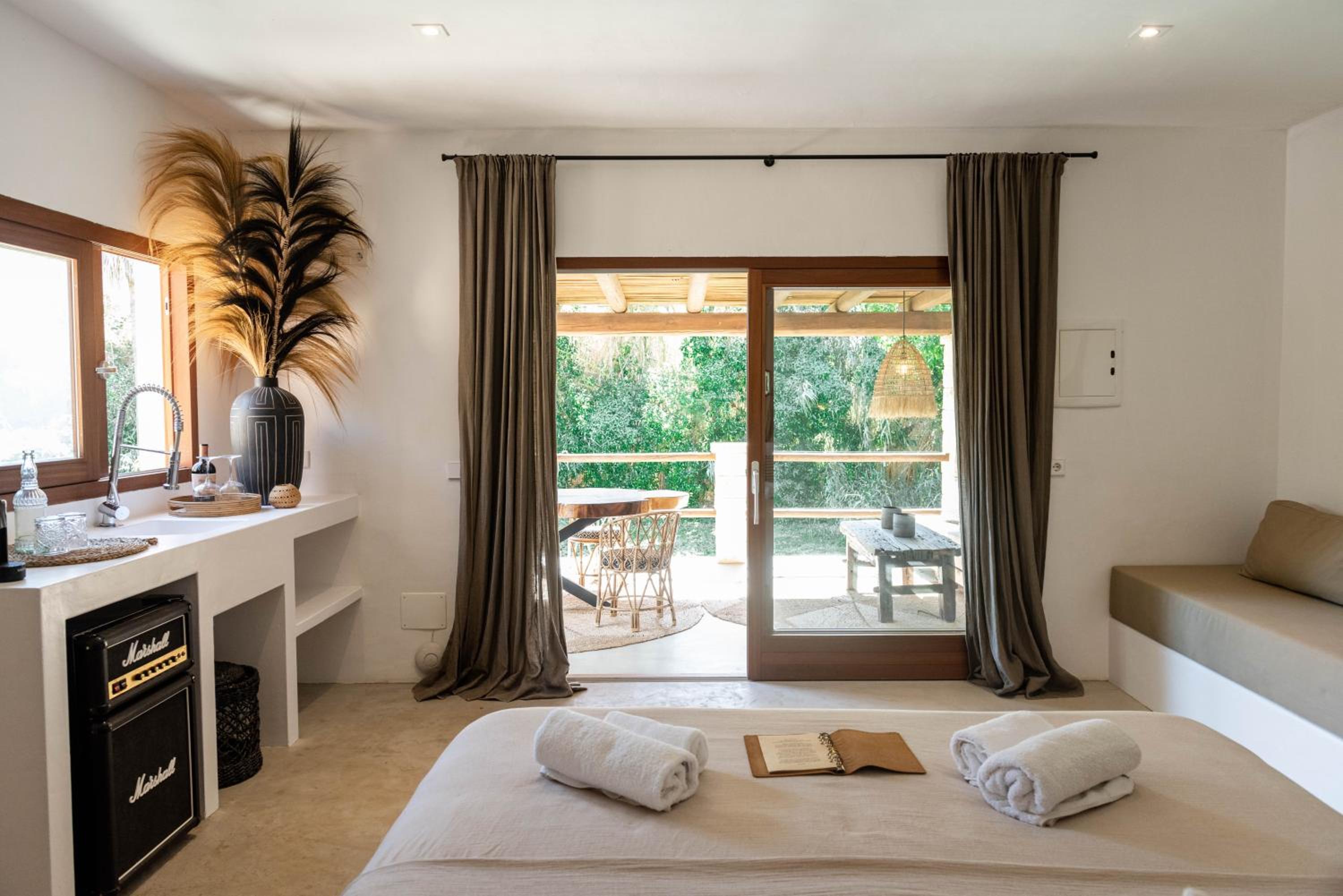 Deluxe King Room photo 2