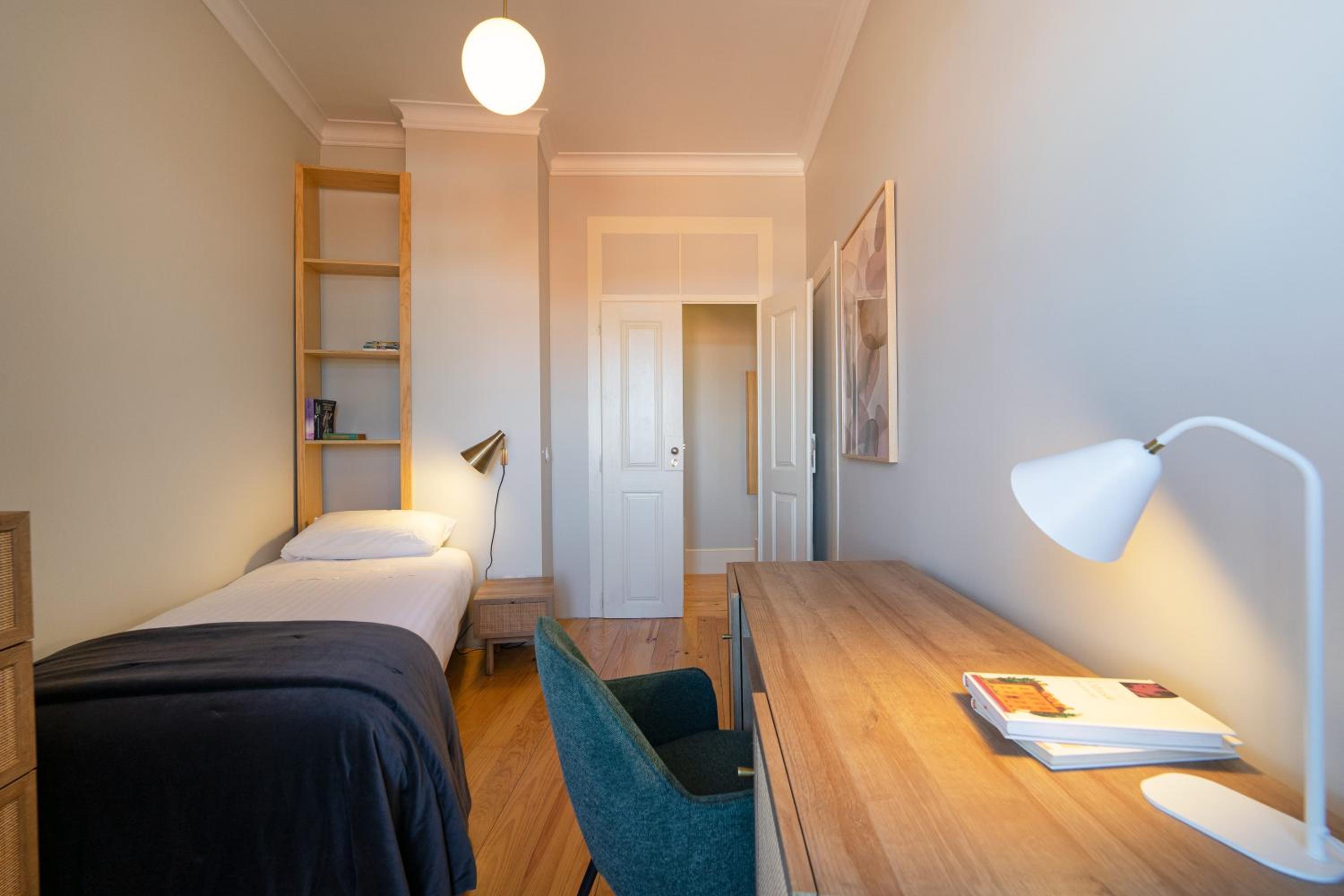 Three-Bedroom Apartment with Garden photo 2