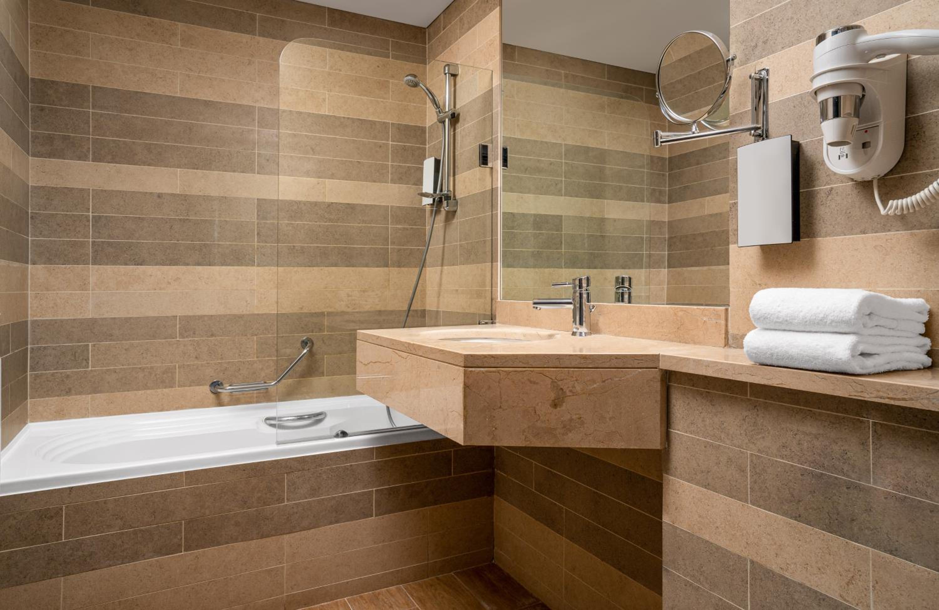 Deluxe Triple Room - Photo 7