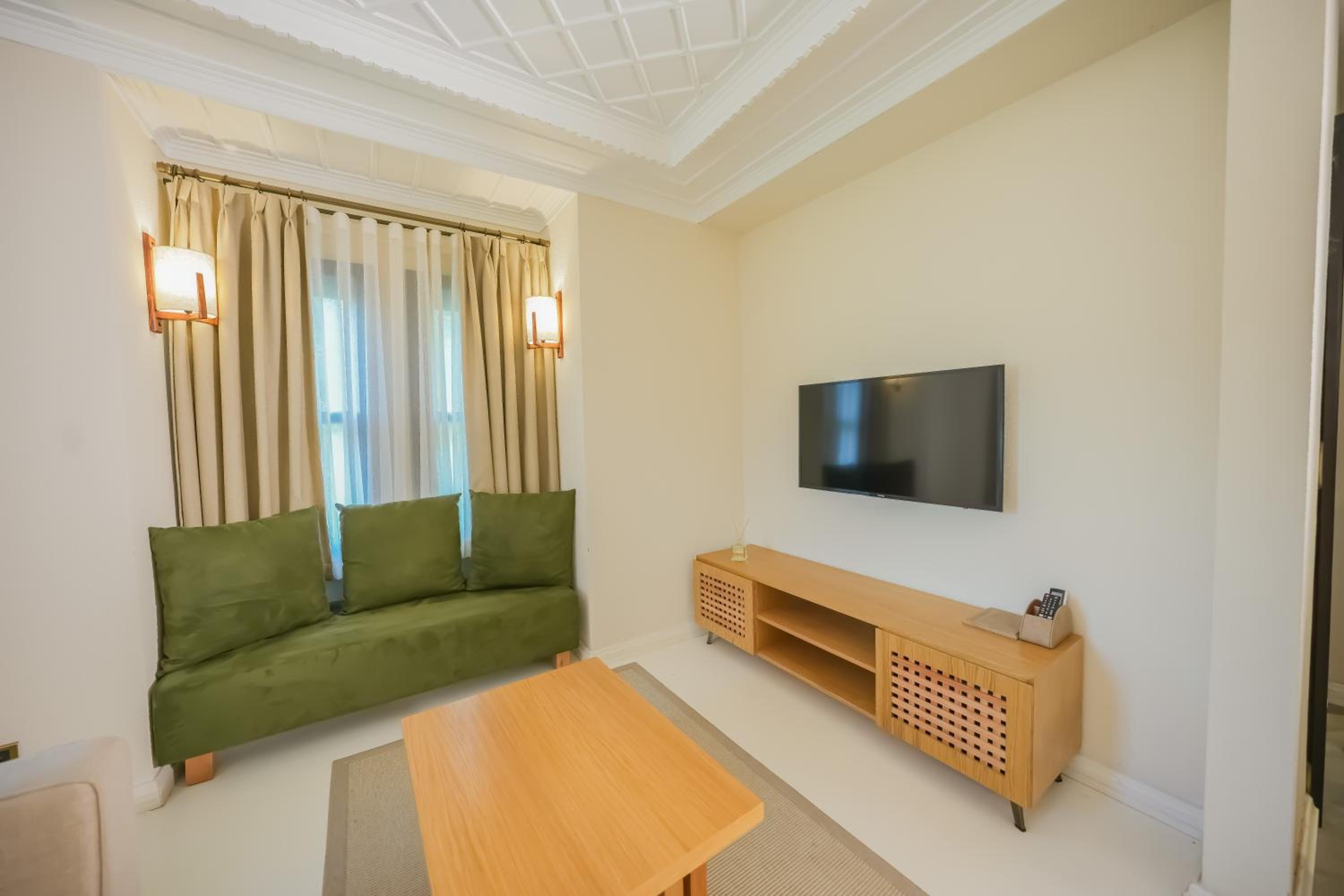 Superior King Room - Photo 7