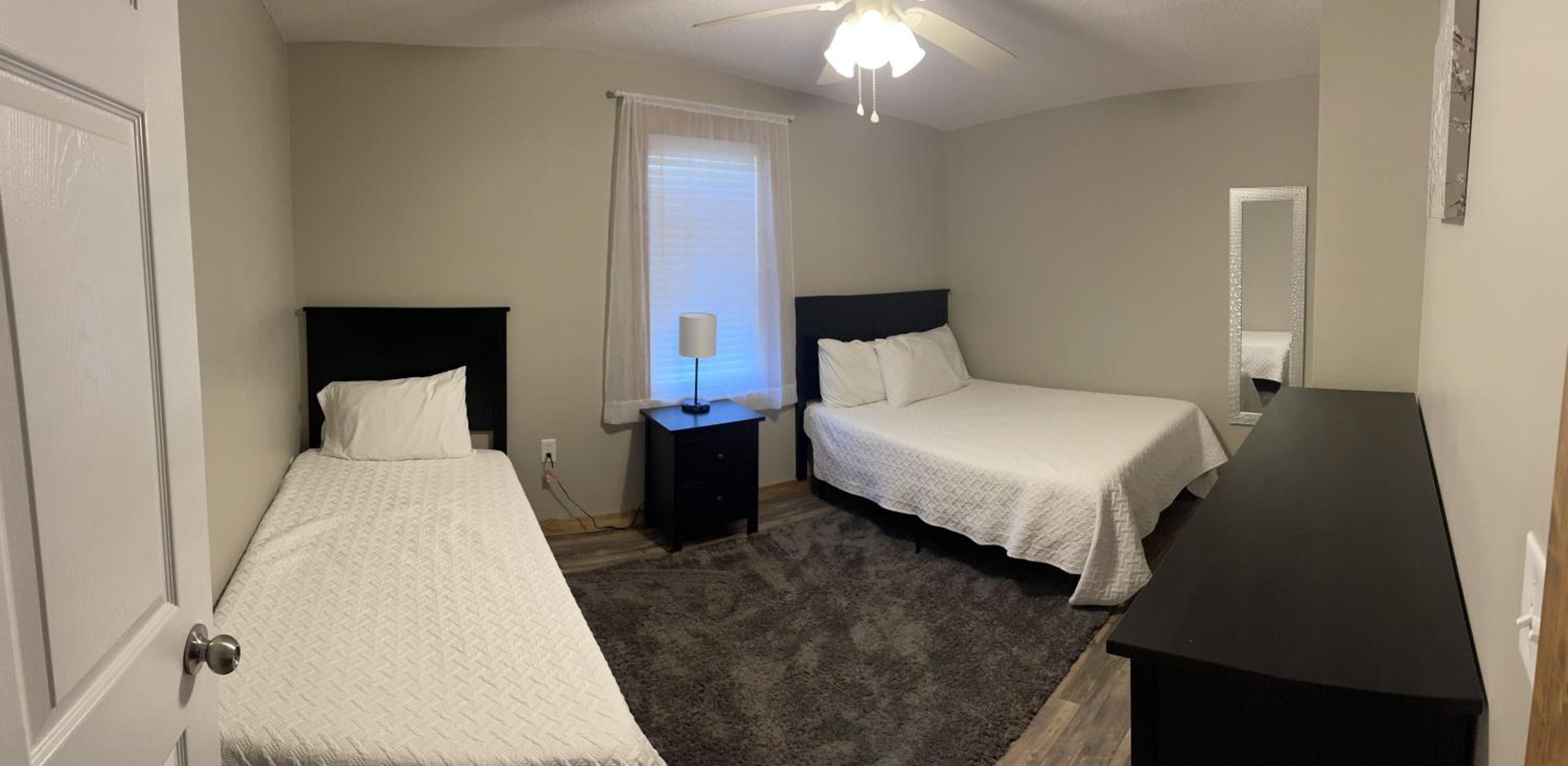 Three-Bedroom Apartment - Photo 7