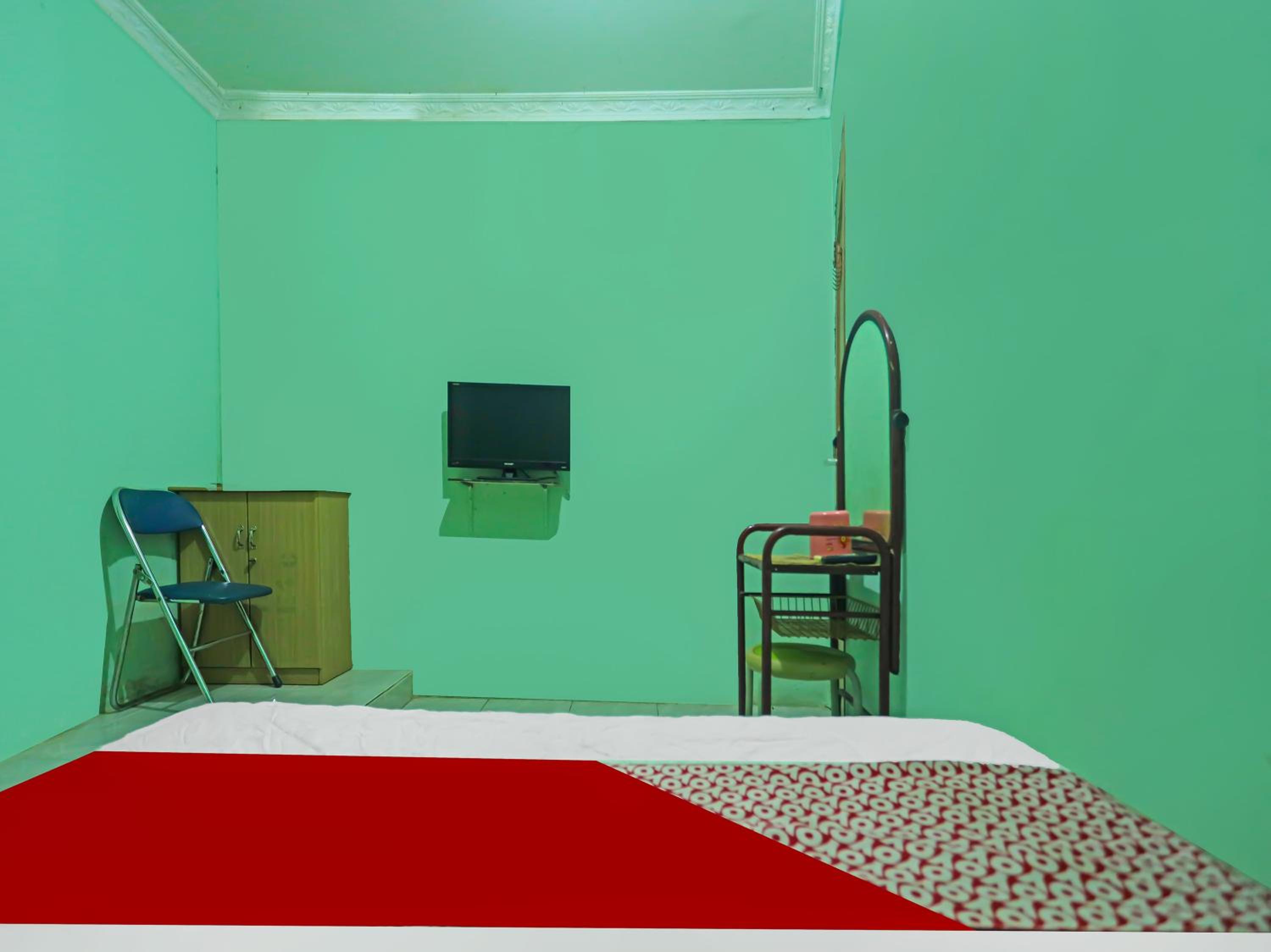 Standard King Room photo 3
