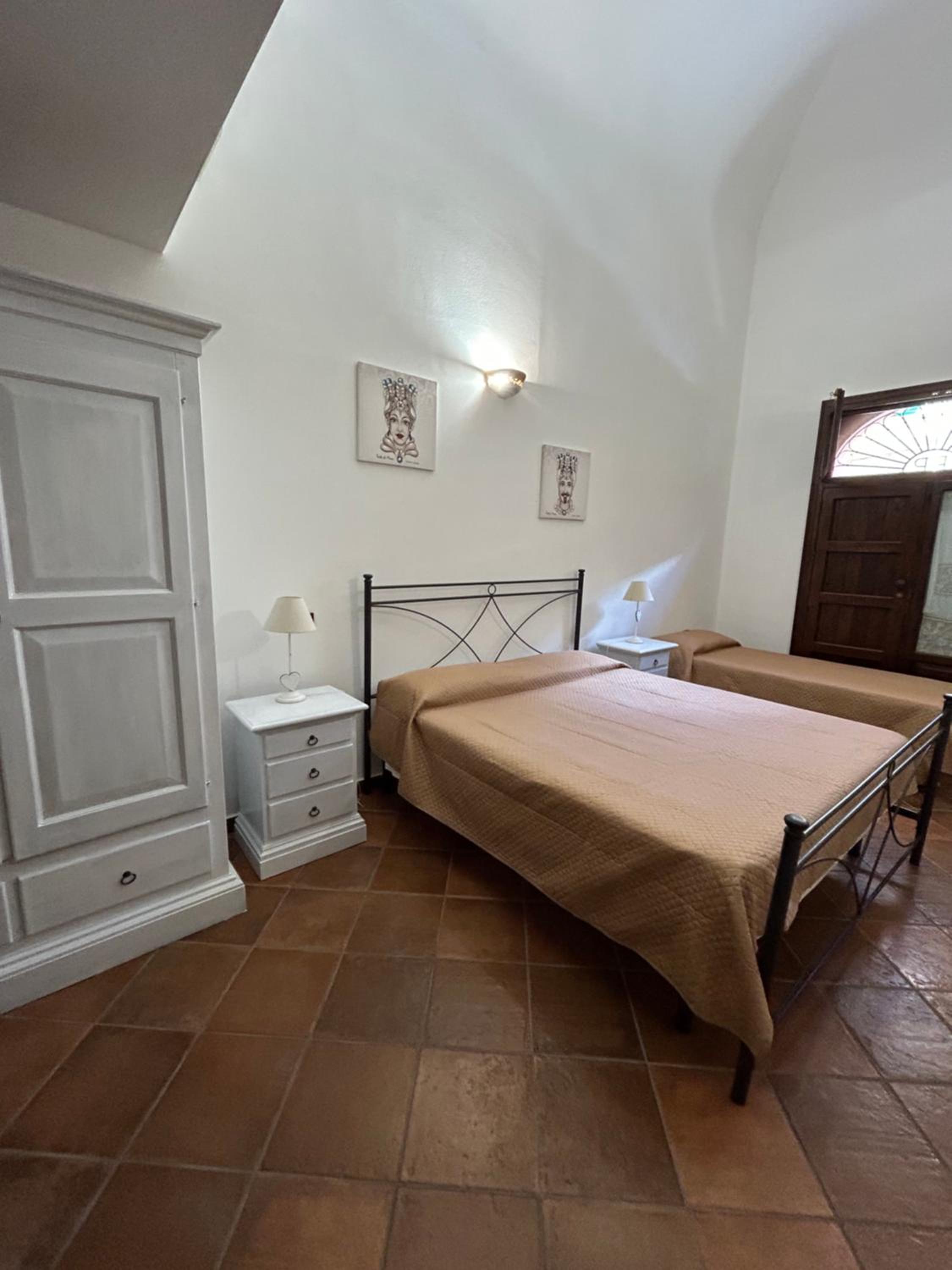 Double Room - Photo 3