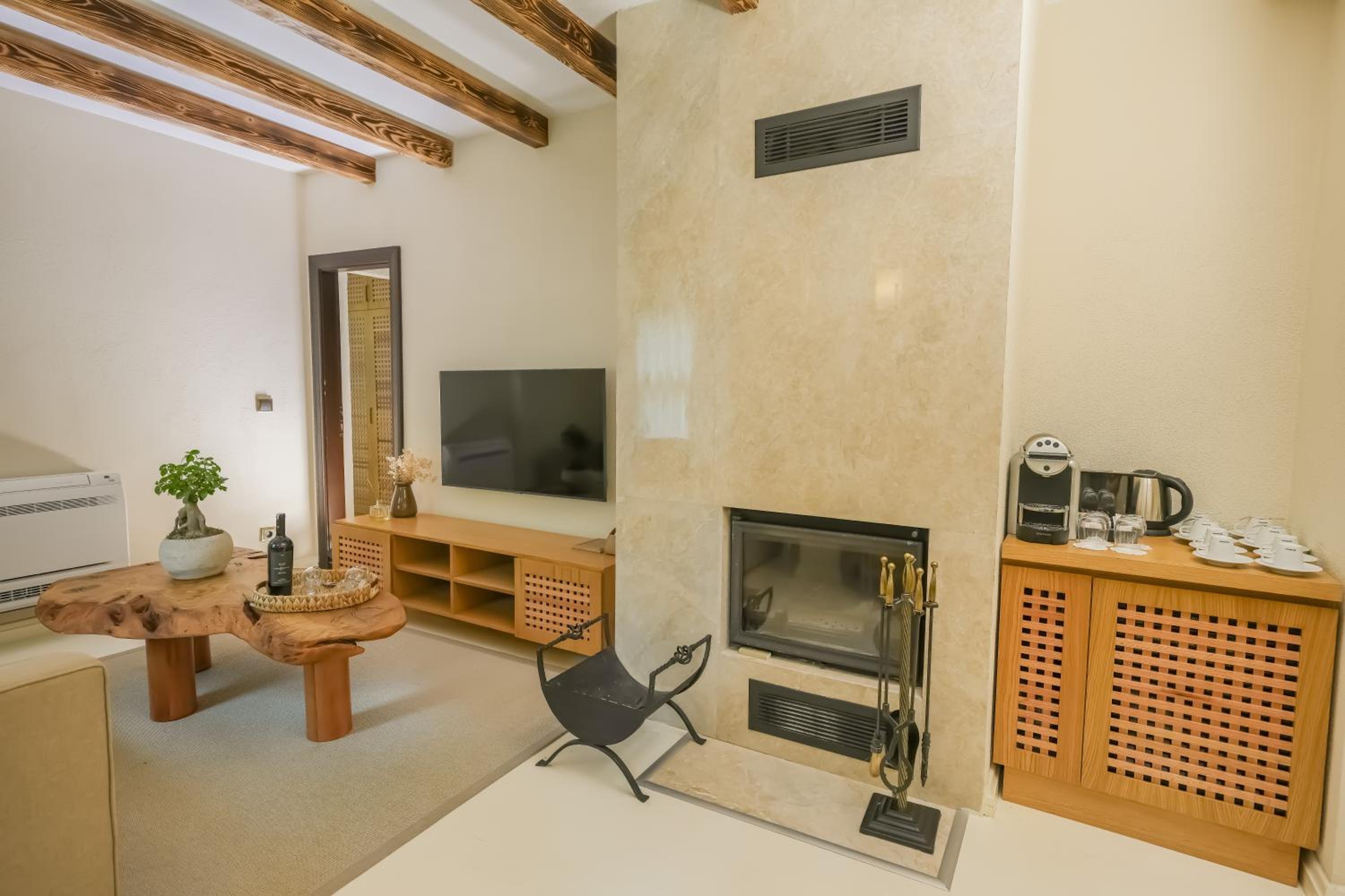 Executive Suite - Photo 1