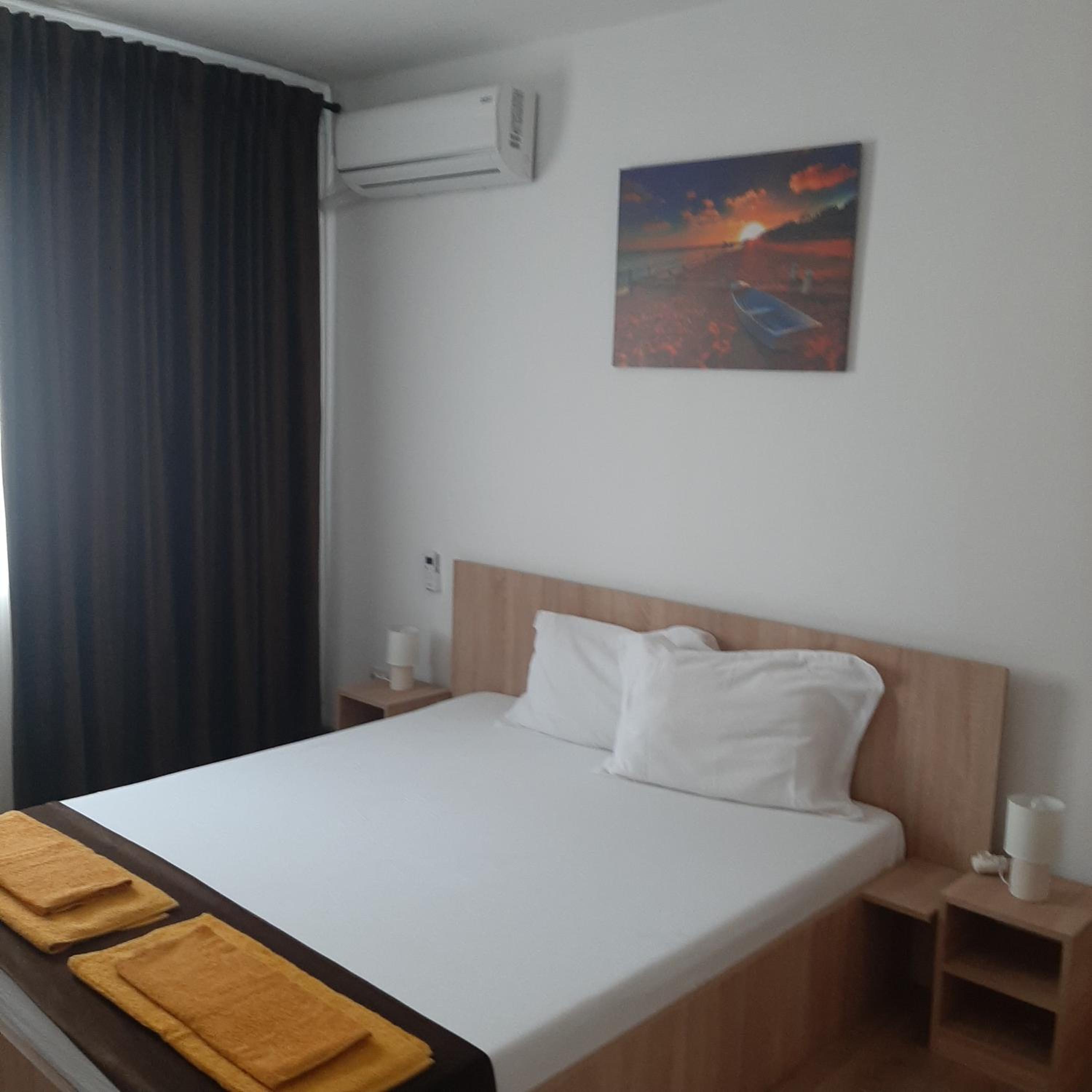 Double Room with Private Bathroom - Photo 17