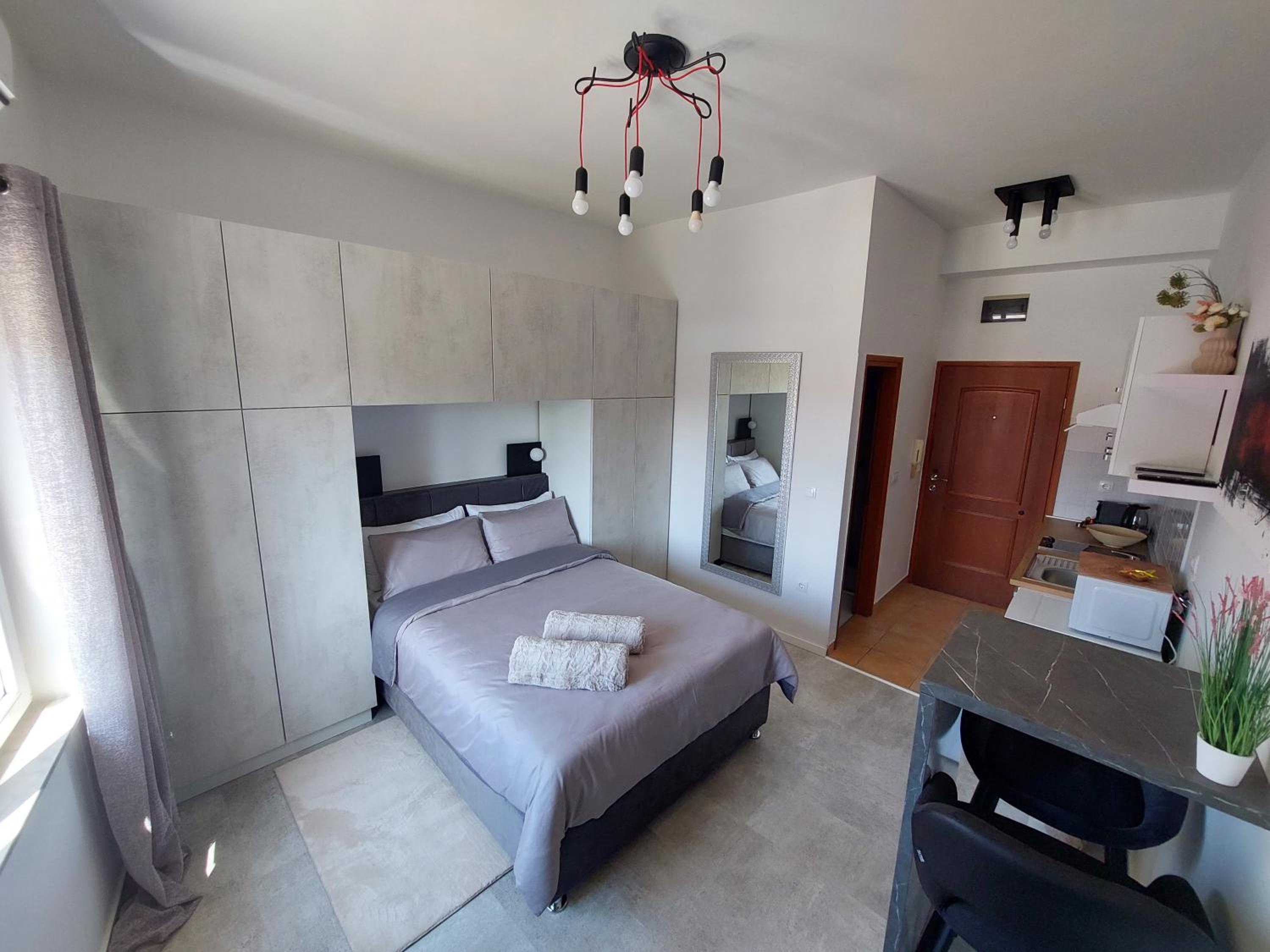 One-Bedroom Apartment photo 1