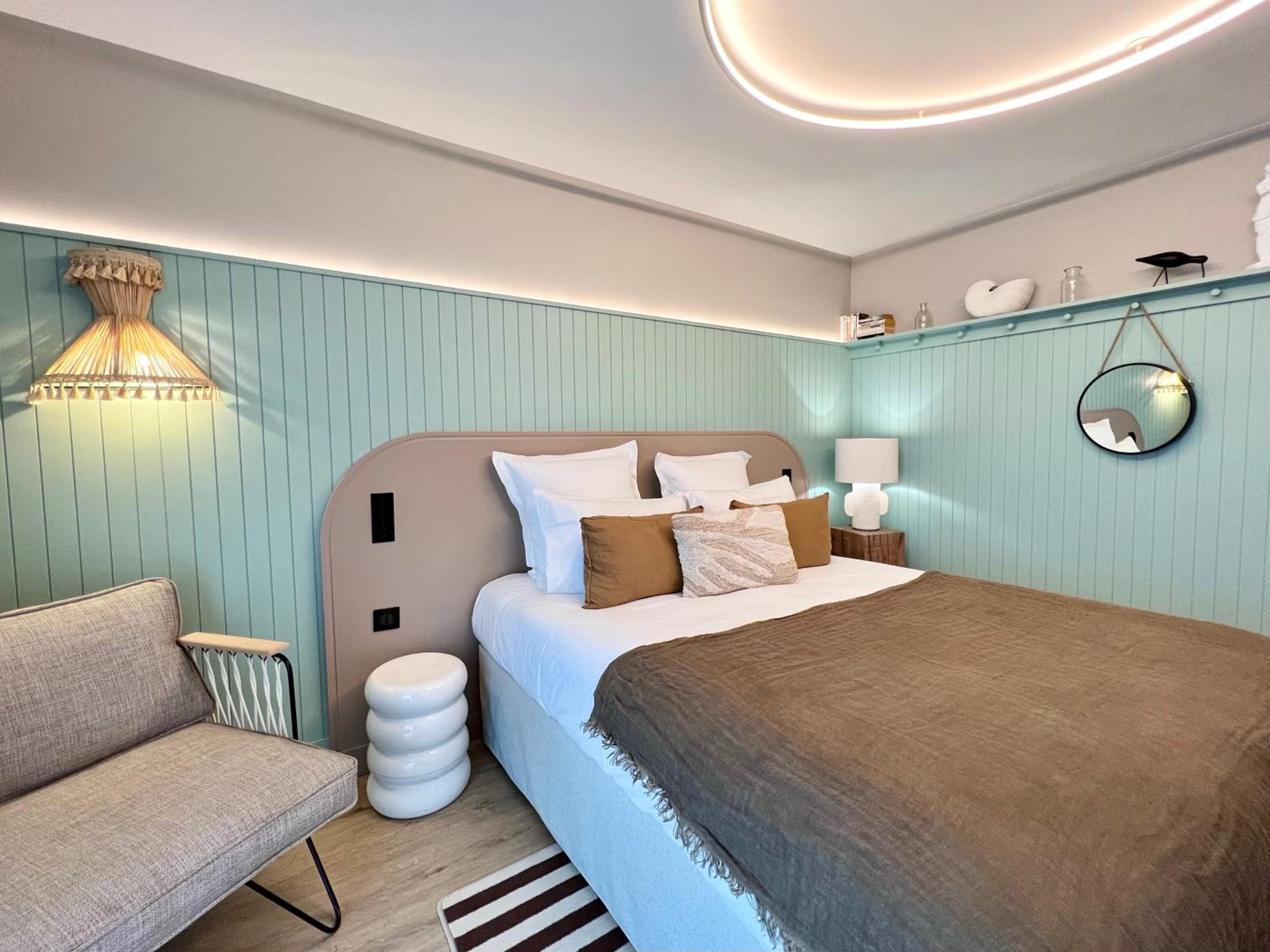 Classic Double Room with Side Sea View - Photo 4