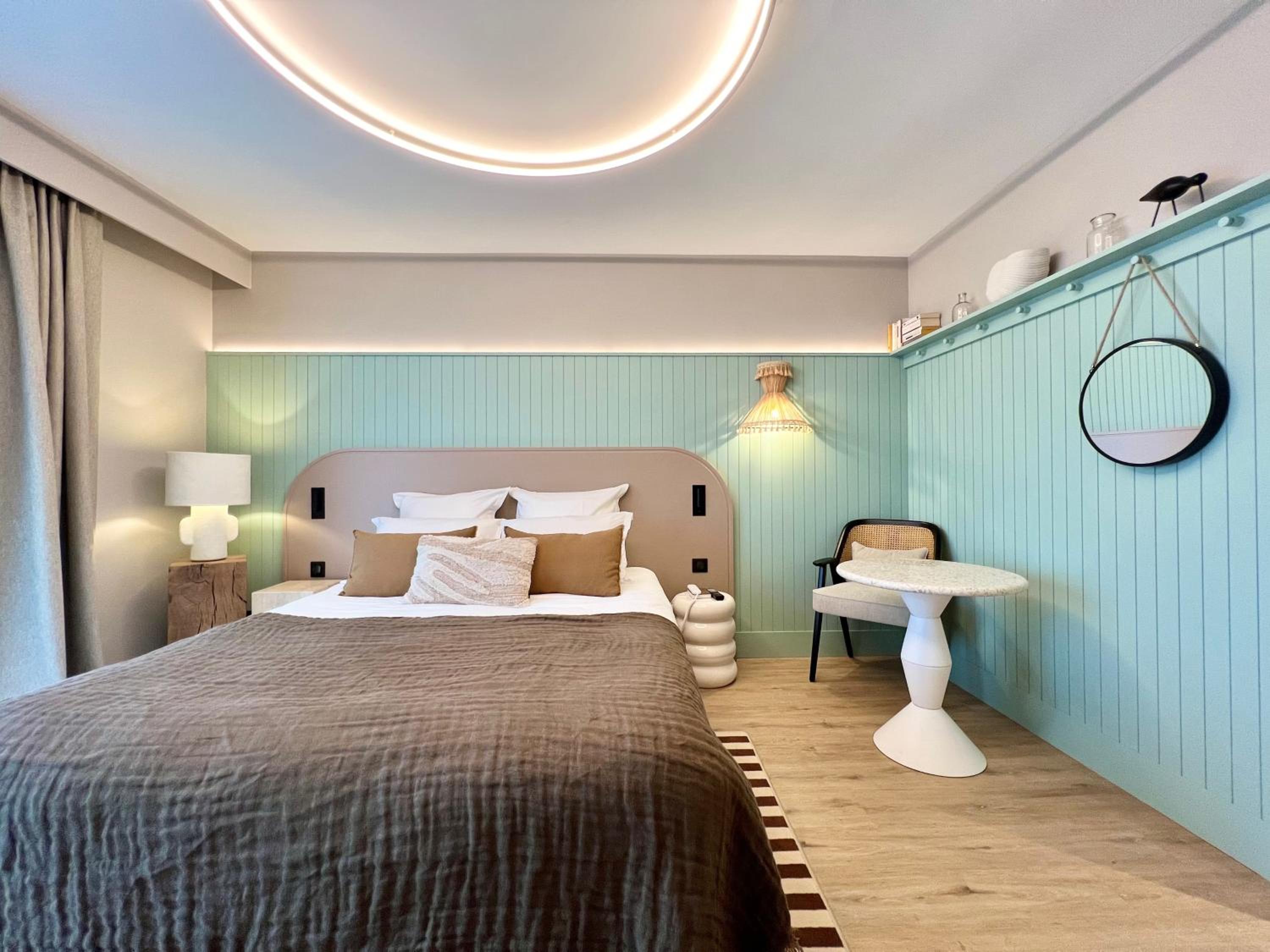 Double Room with Side Sea View - Disability Access - Photo 1
