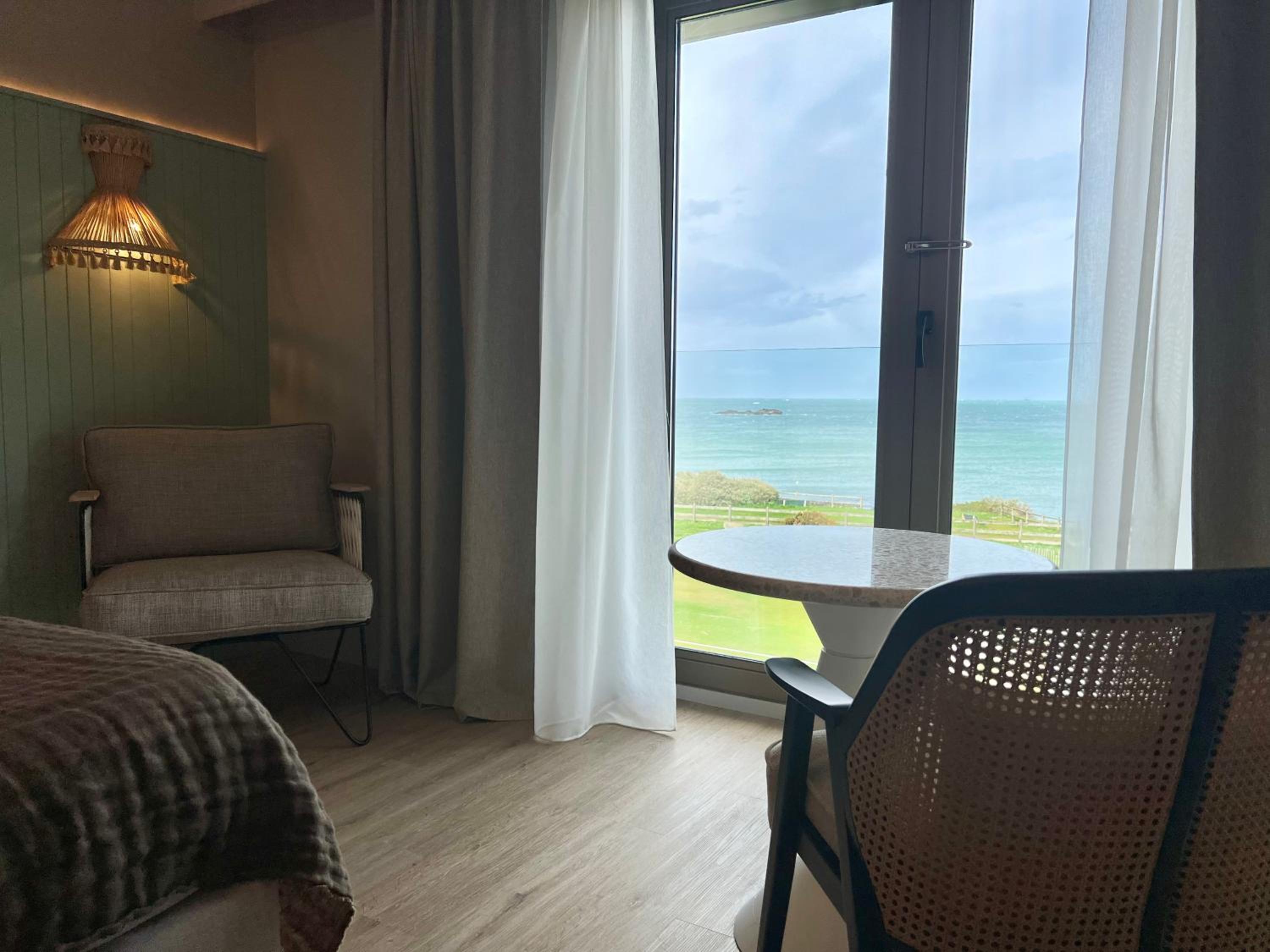 Deluxe Double Room with Sea View - Photo 8