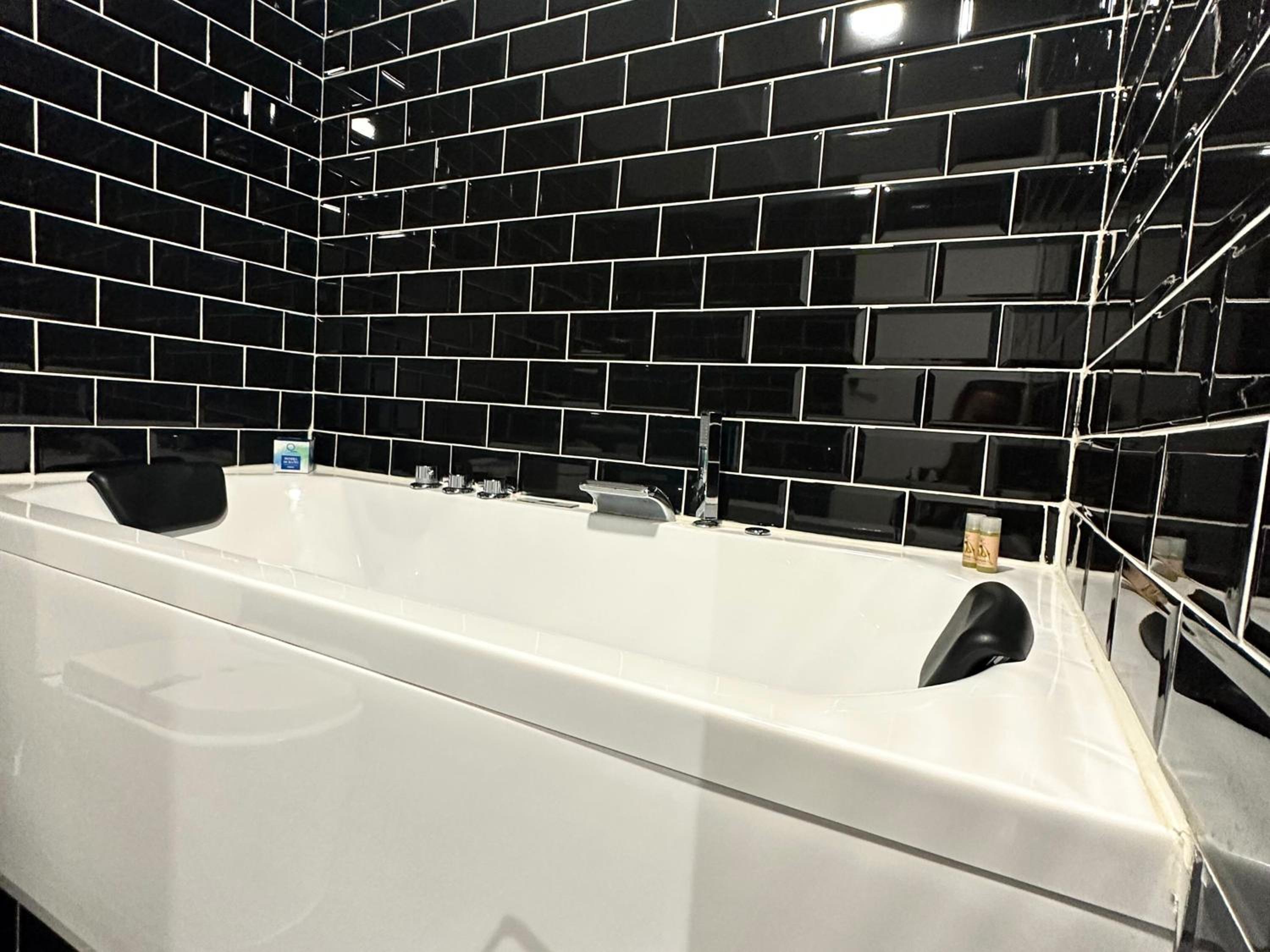 Two-Bedroom Apartment - Photo 3