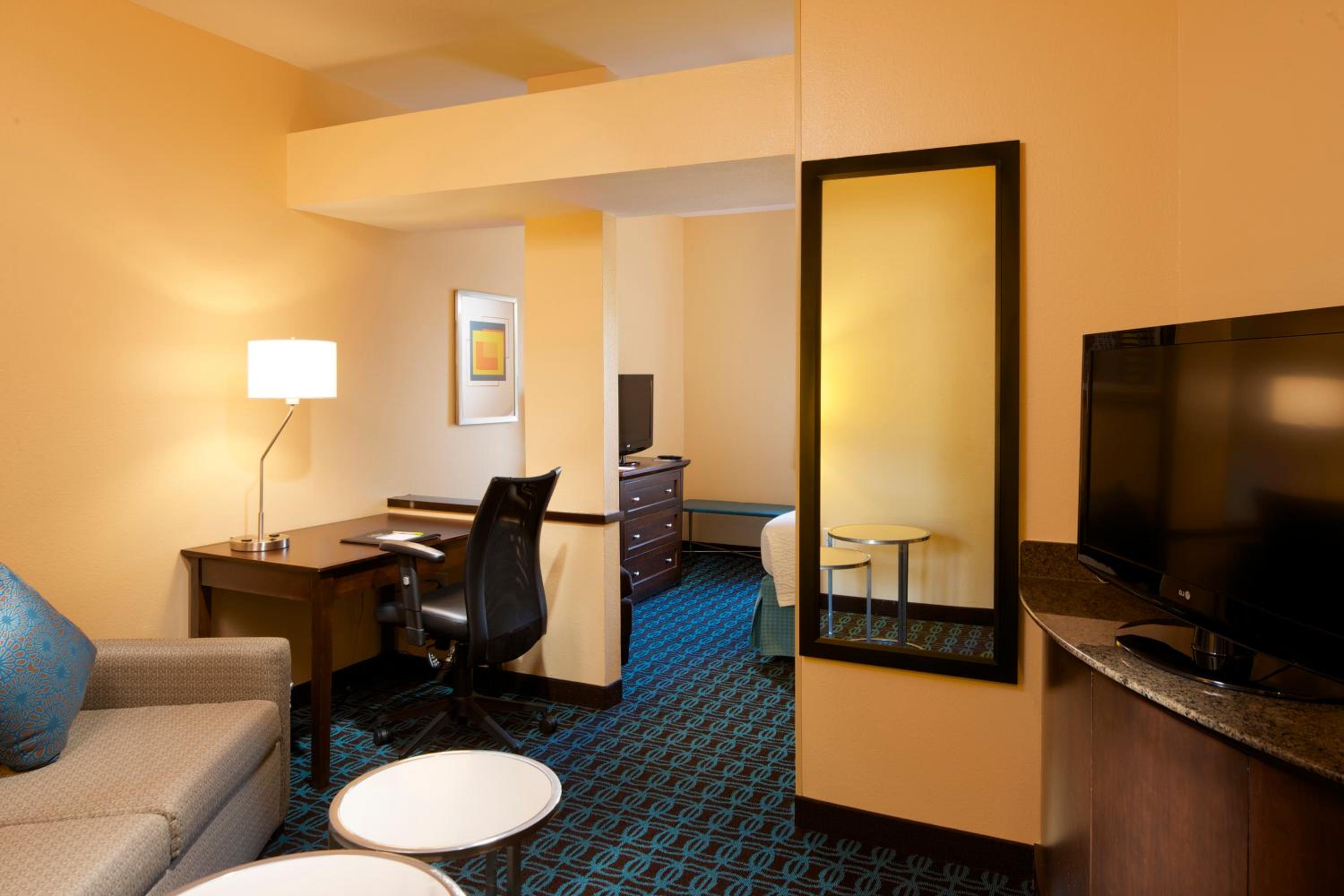 Executive King Studio Suite with Sofa Bed and Adapted Tub - Mobility and Hearing Accessible - Photo 1