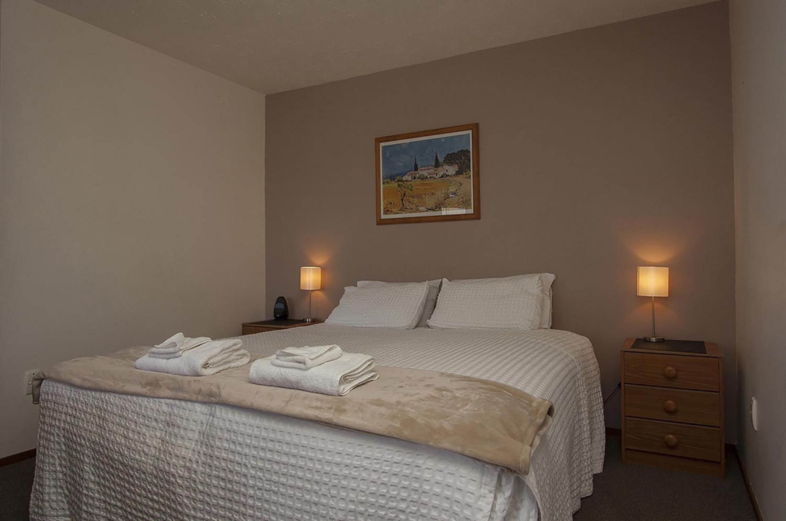 One-Bedroom Apartment - Photo 3