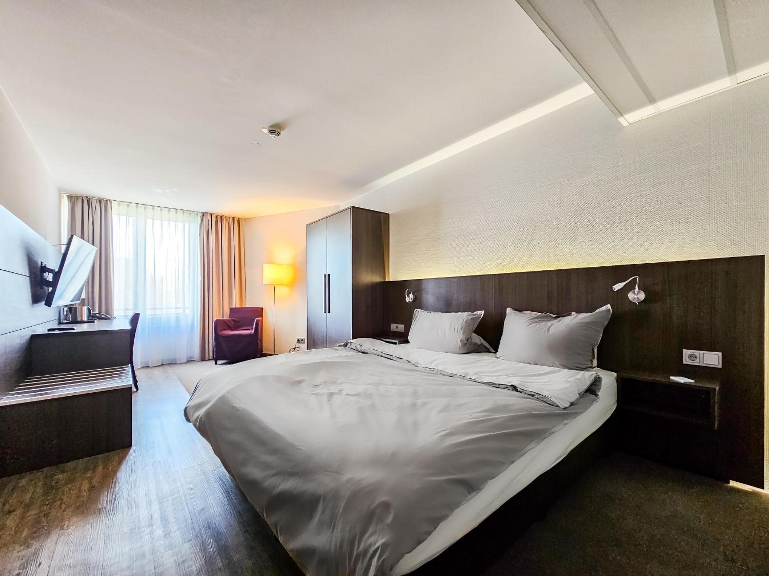 Deluxe Double Room with Shower