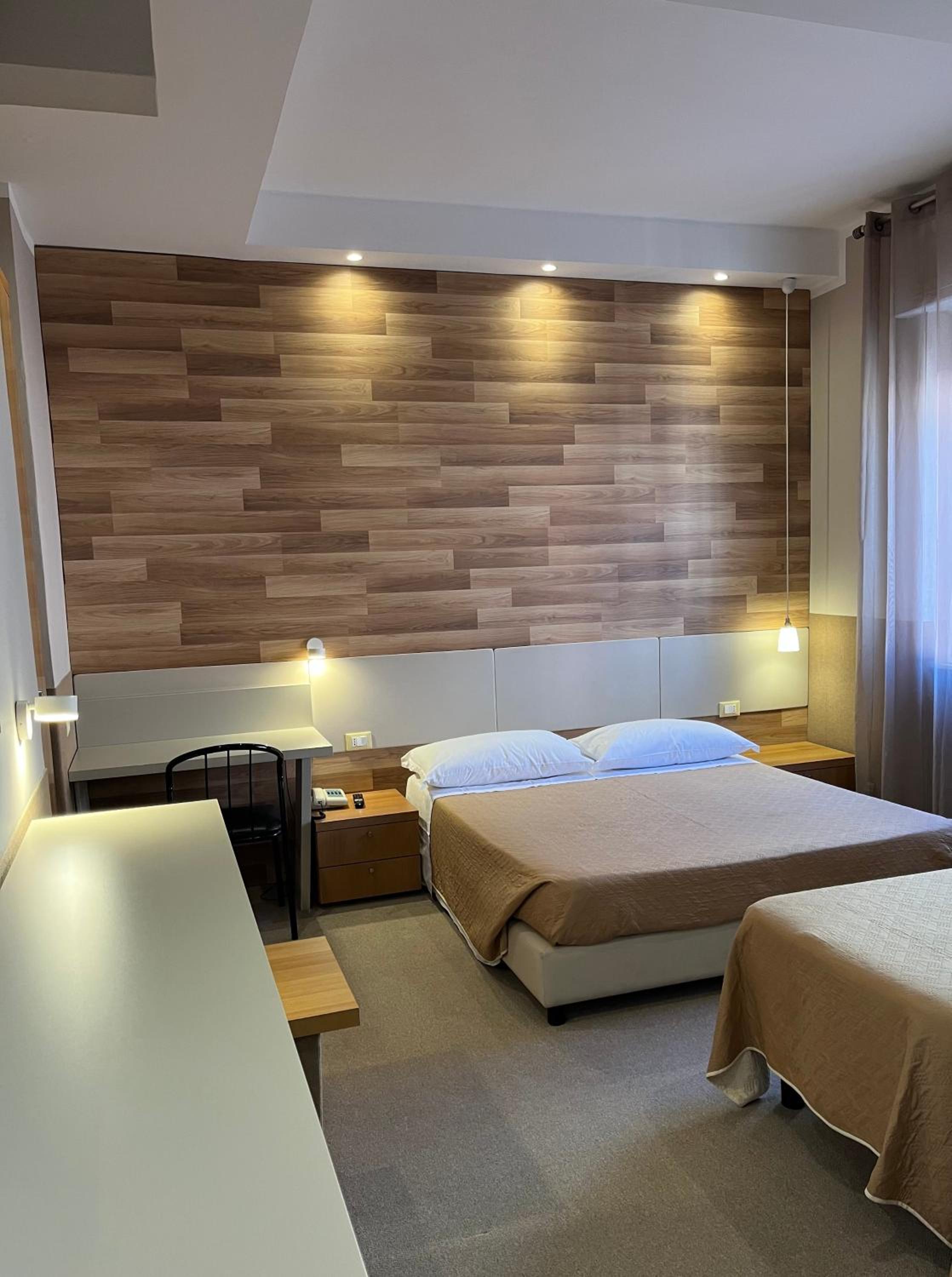 Family Room (2 Adults + 2 Children)