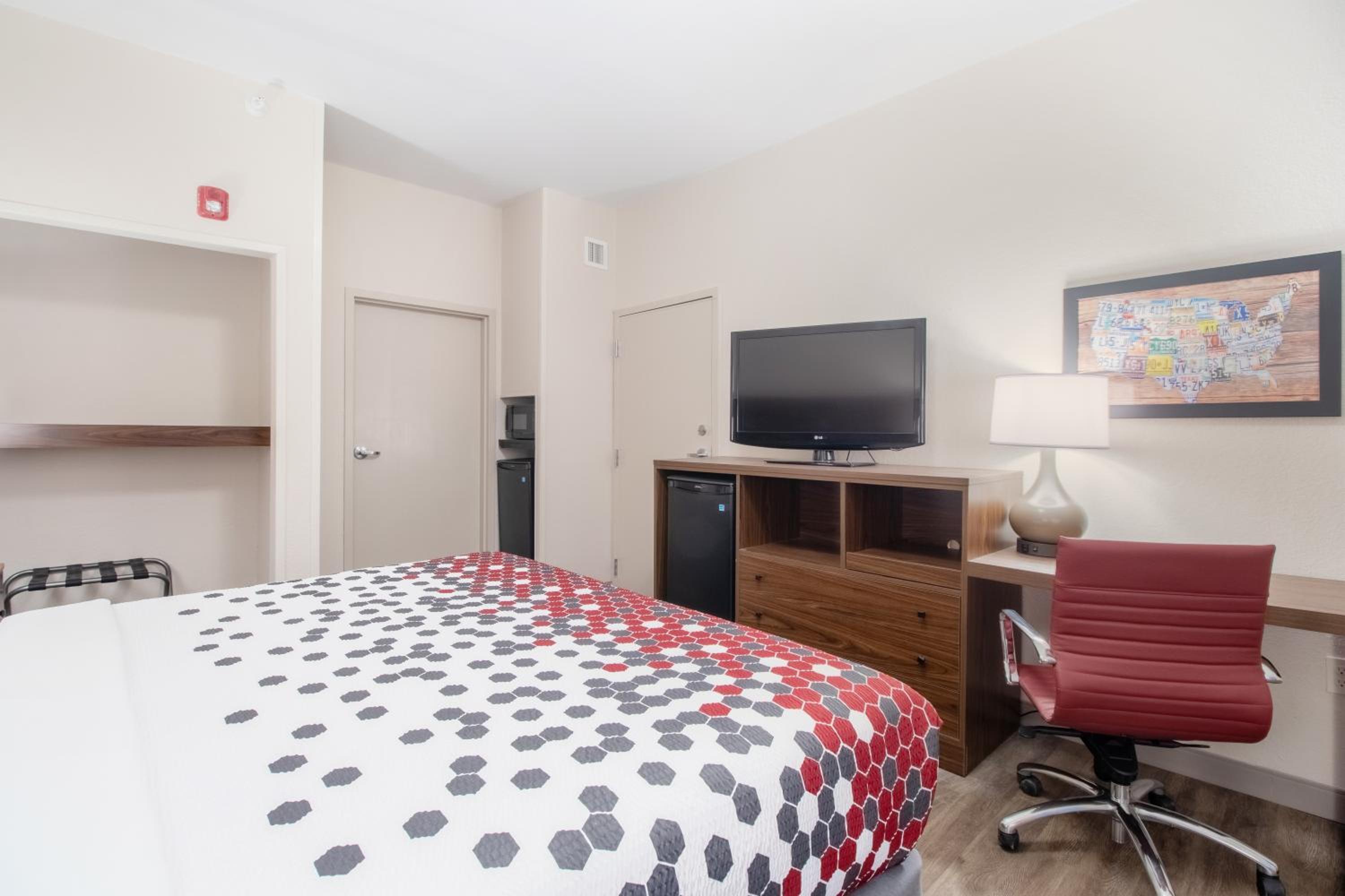King Room with Tub - Disability Access/Non Smoking - Photo 2
