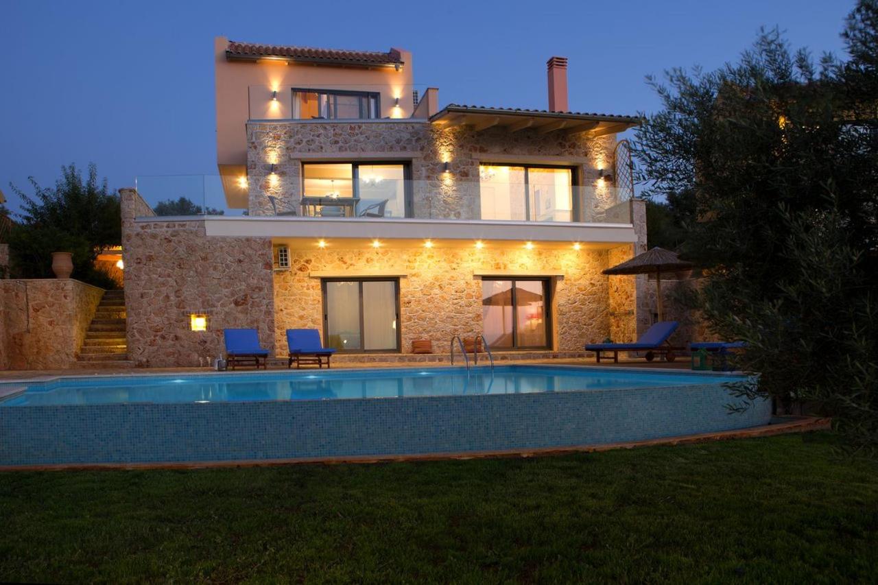 Three-Bedroom Villa photo 3