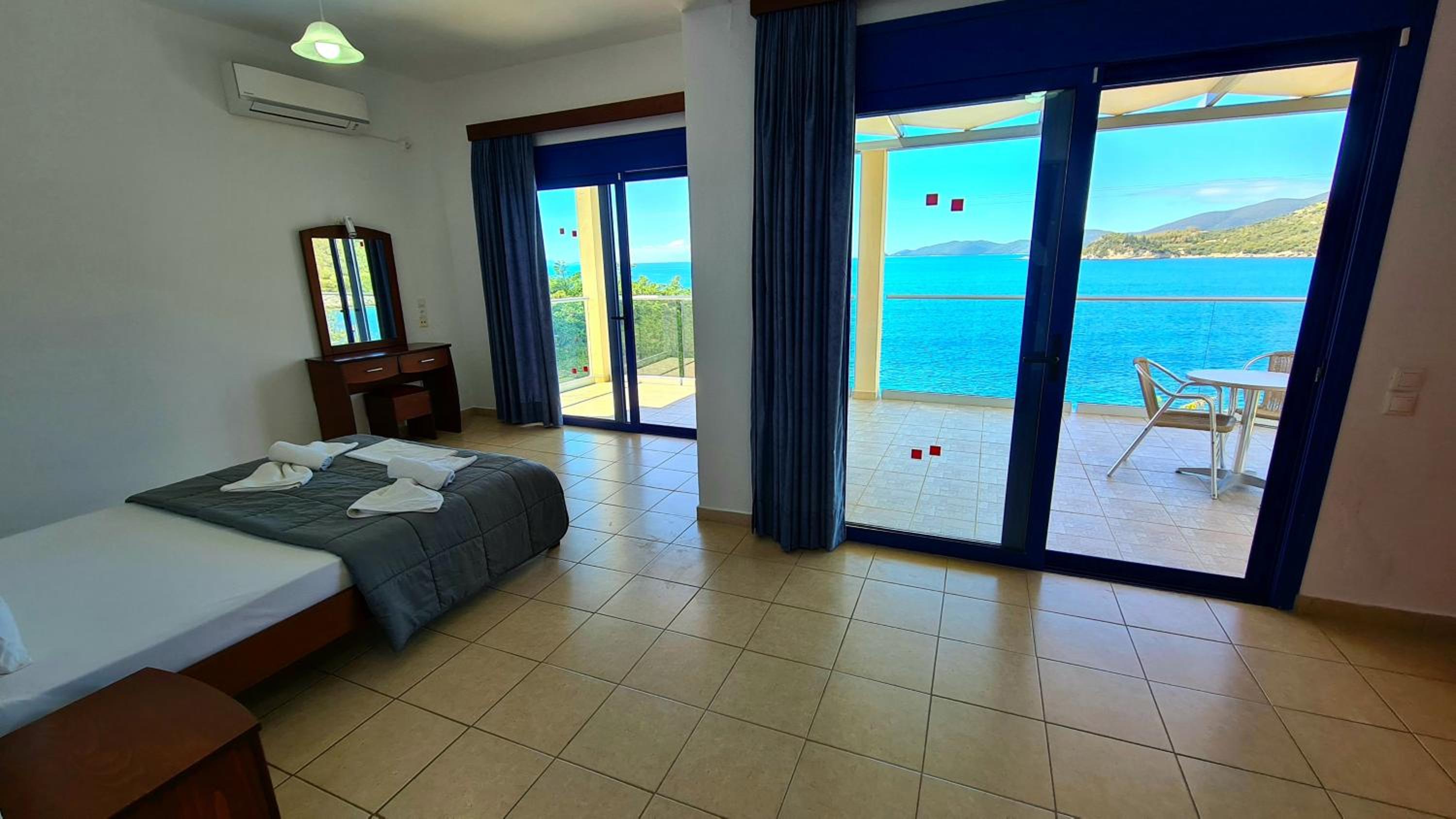 Villa - Beach Front - Photo 34