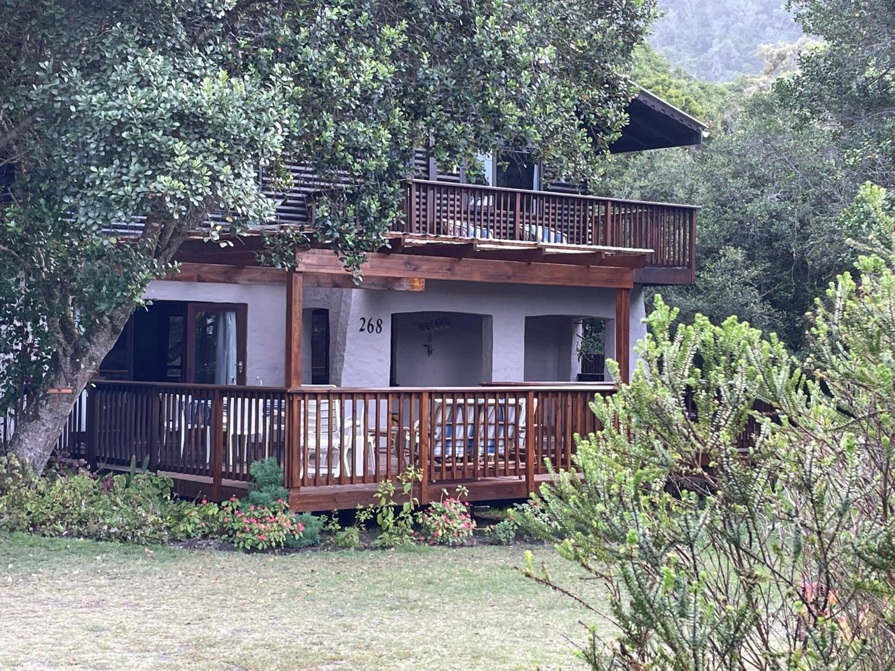 Three-Bedroom House photo 3