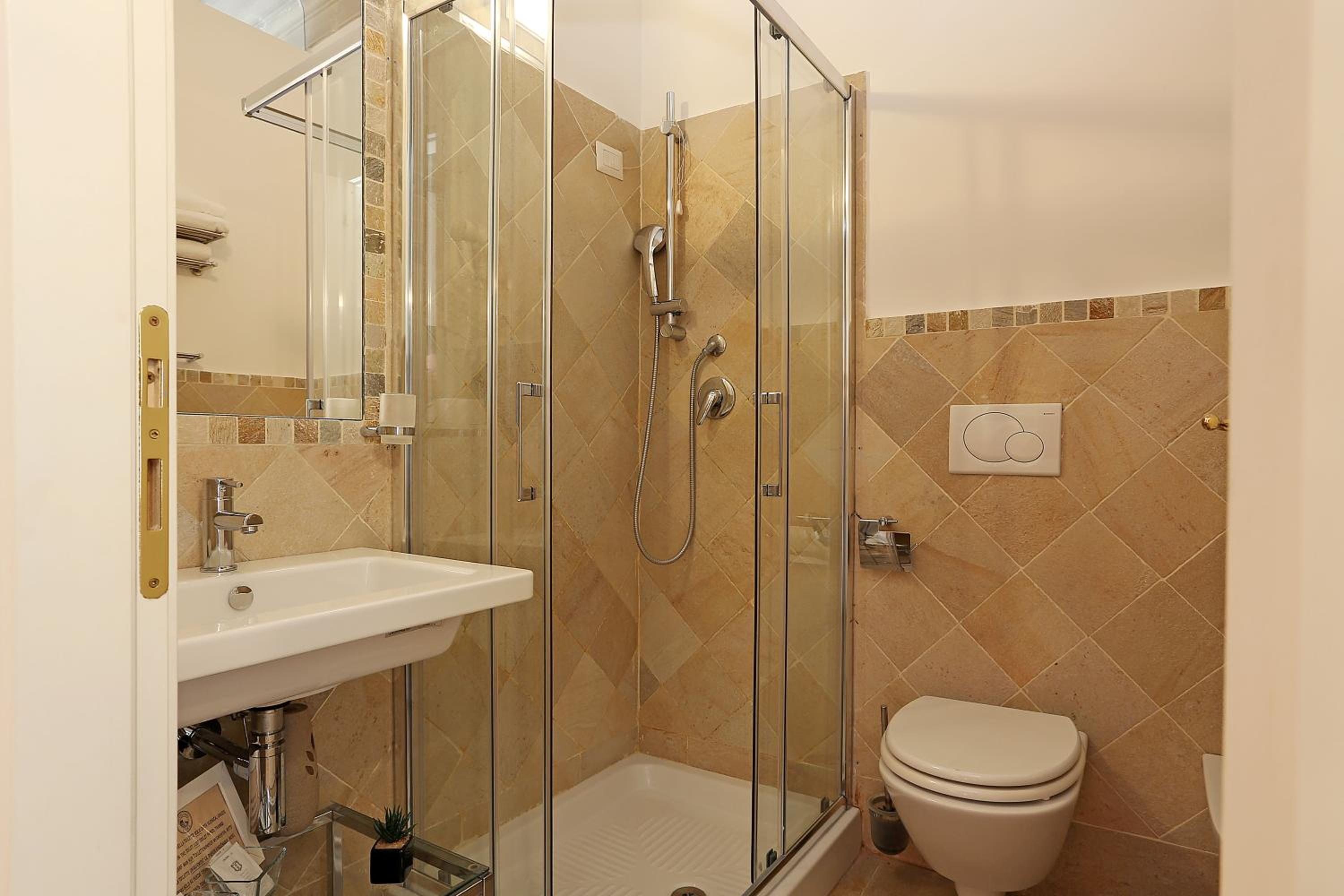 Economy Double Room photo 3
