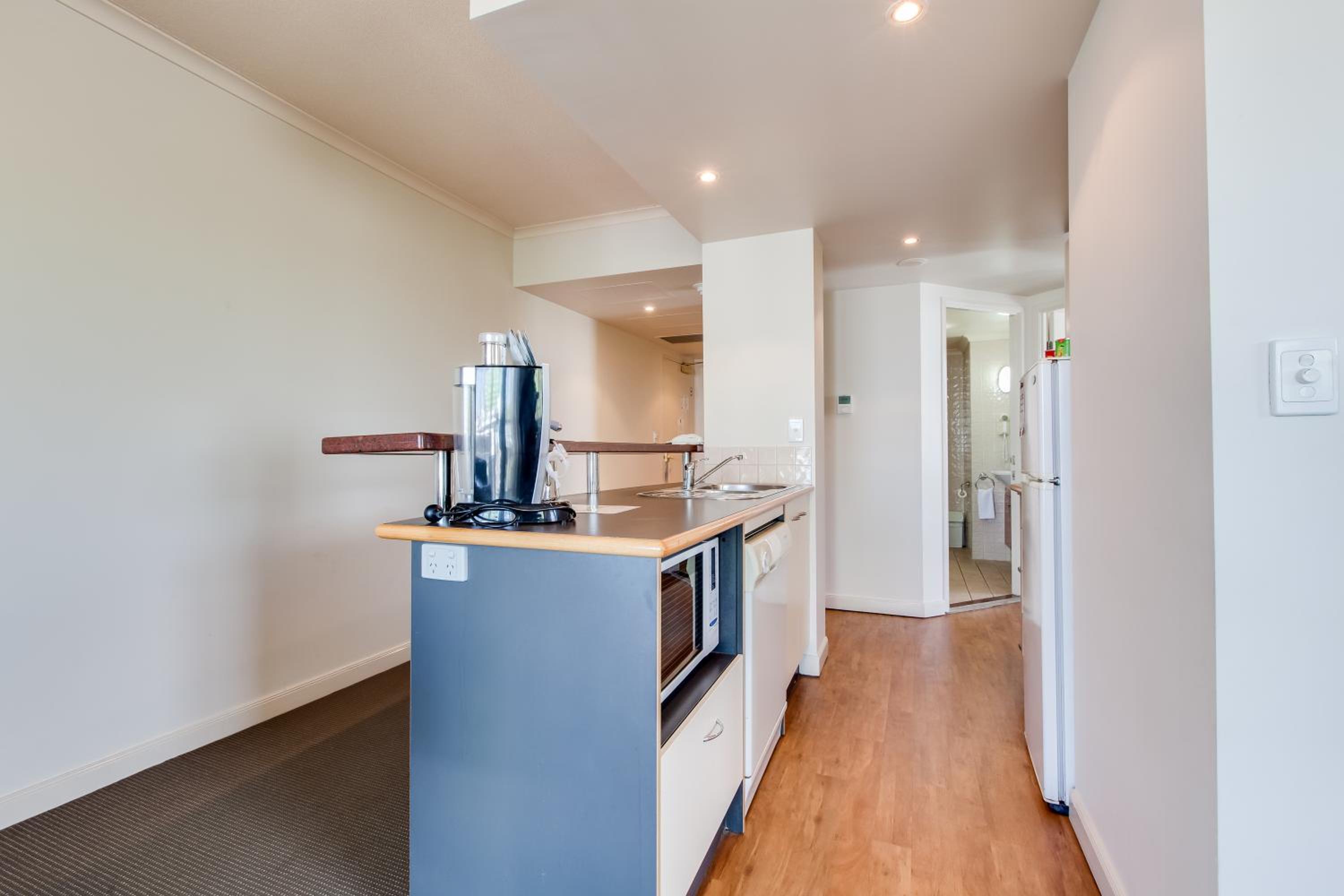 One Bedroom Queen - Photo 5