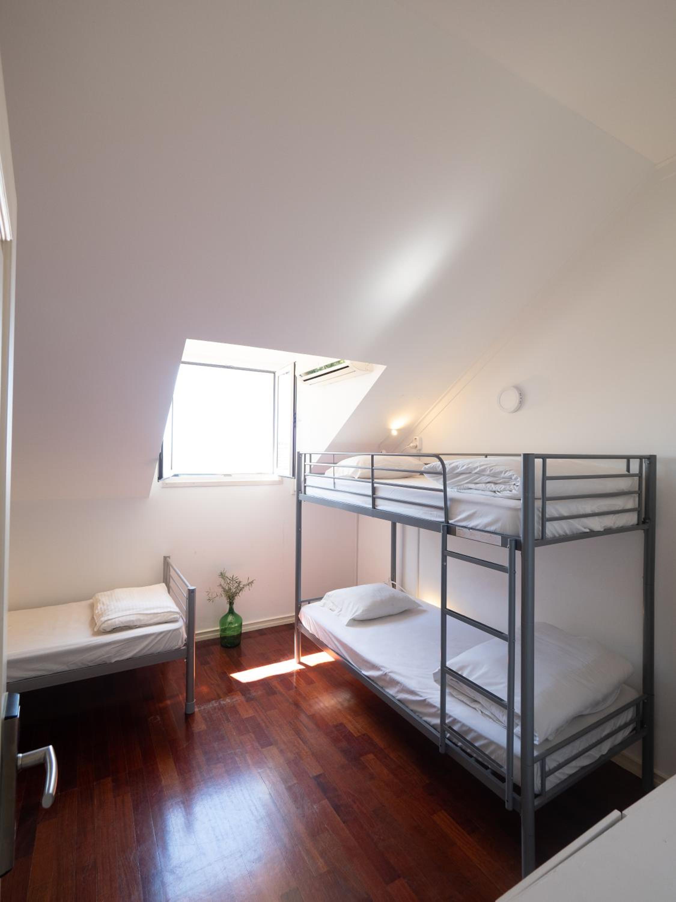 Bed in 4-Bed Female Dormitory Room photo 1