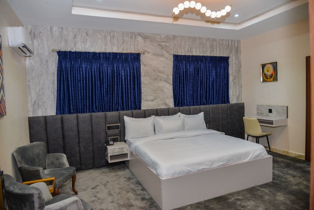 Business Suite photo 2