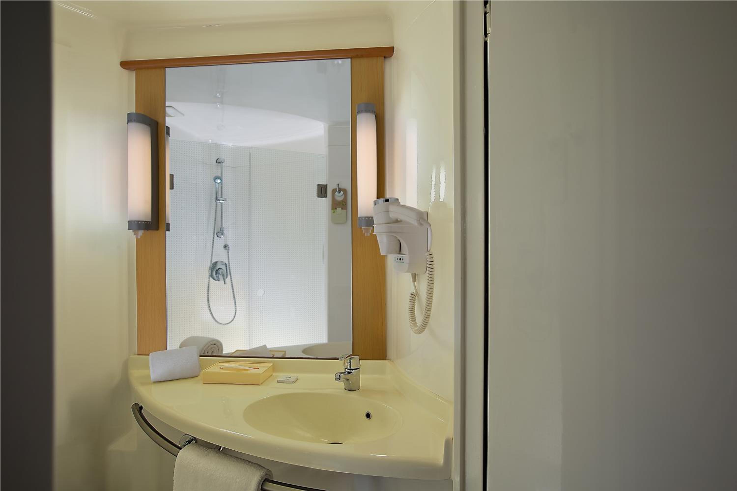 Standard Double Room - Photo 4