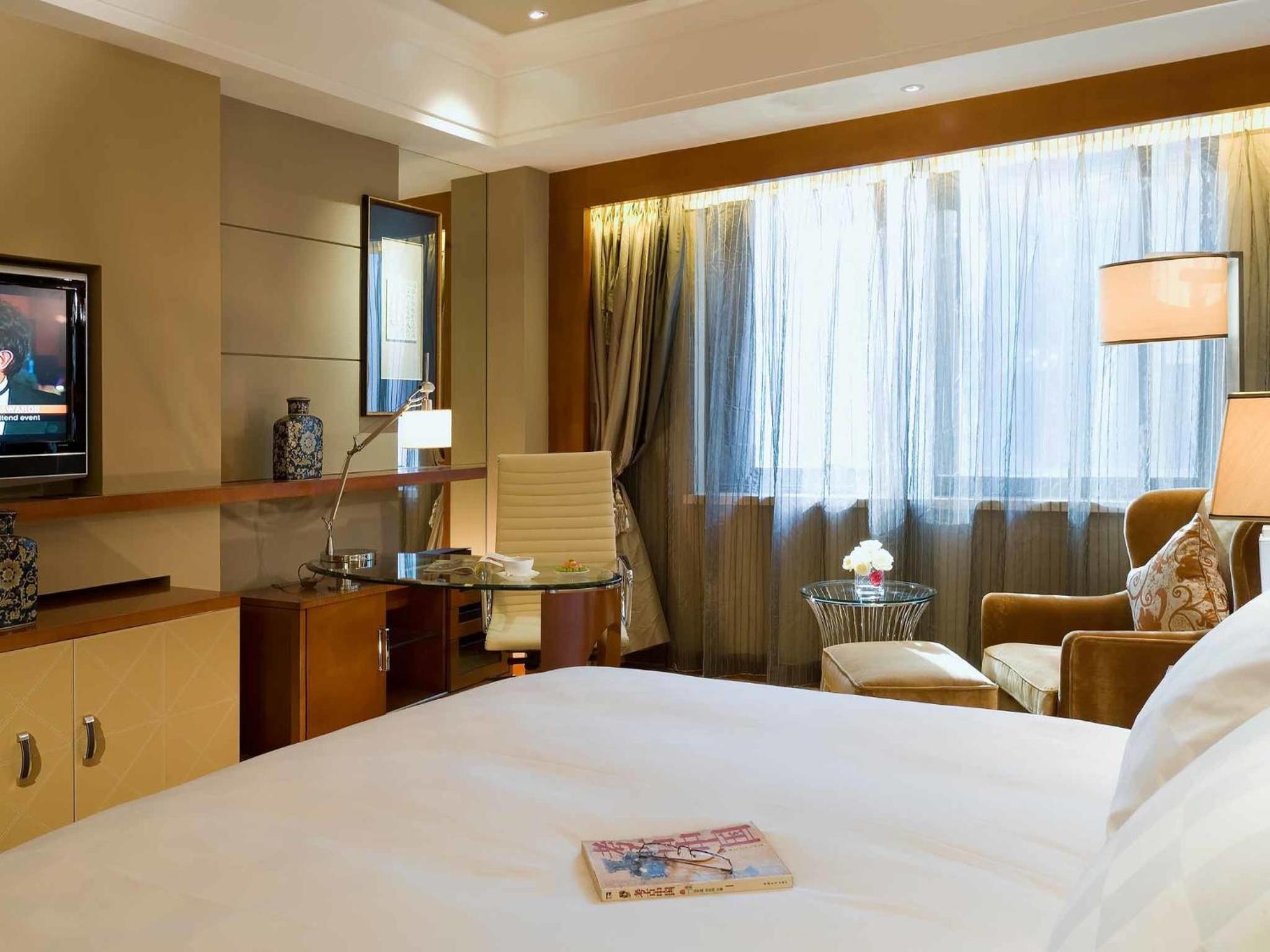 Luxury Room with King Bed - Photo 5