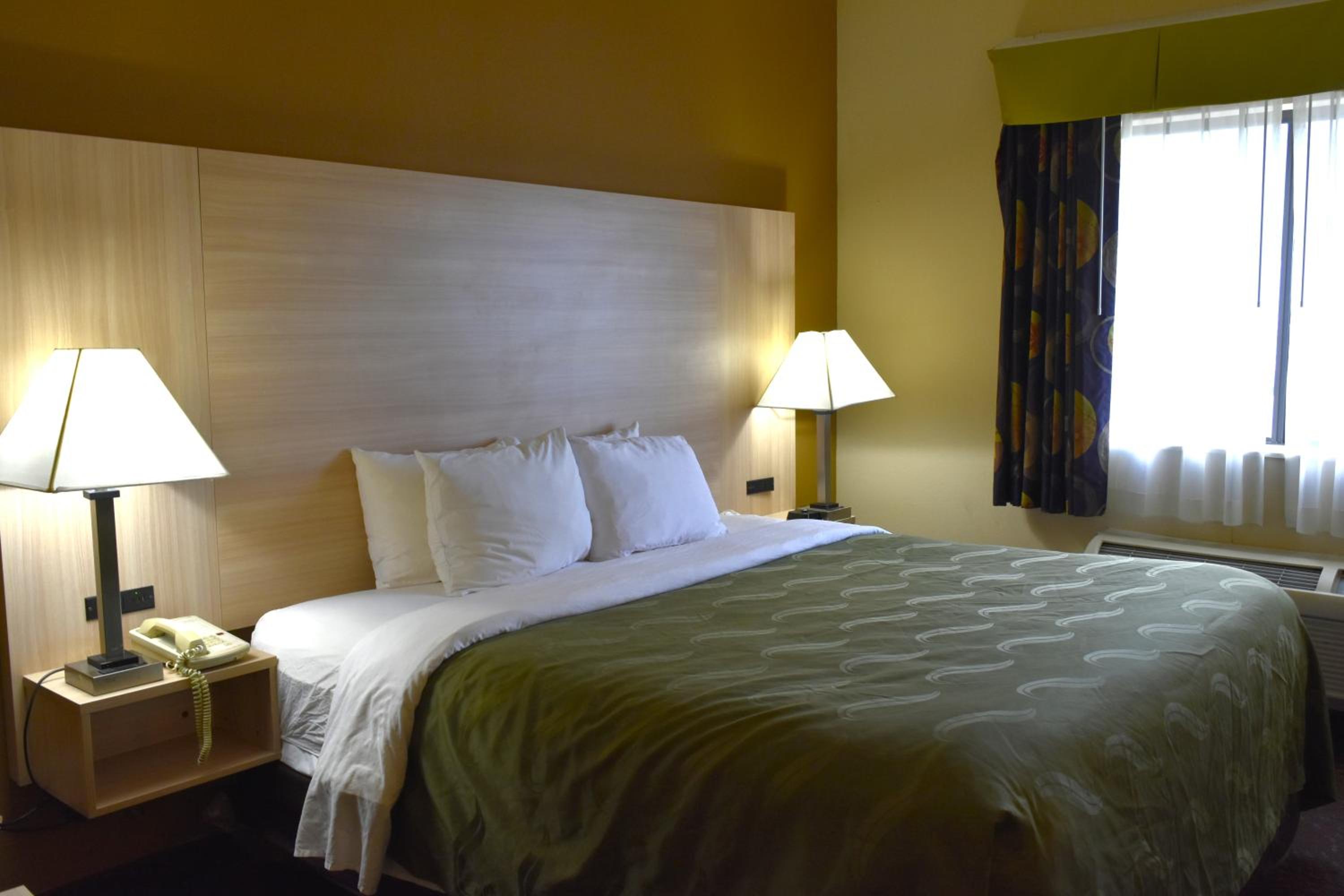 King Room - Non-Smoking - Photo 1